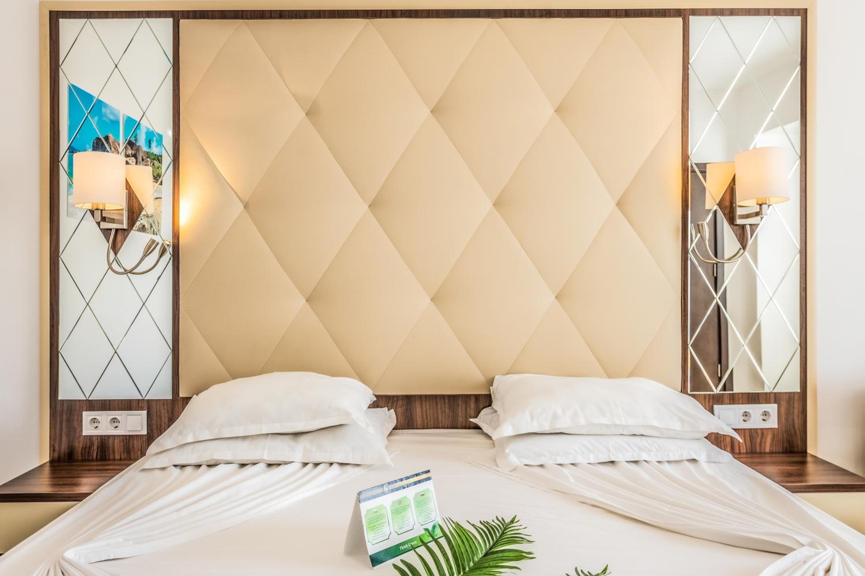 Deluxe Double or Twin Room with Balcony - Free Aquapark Access