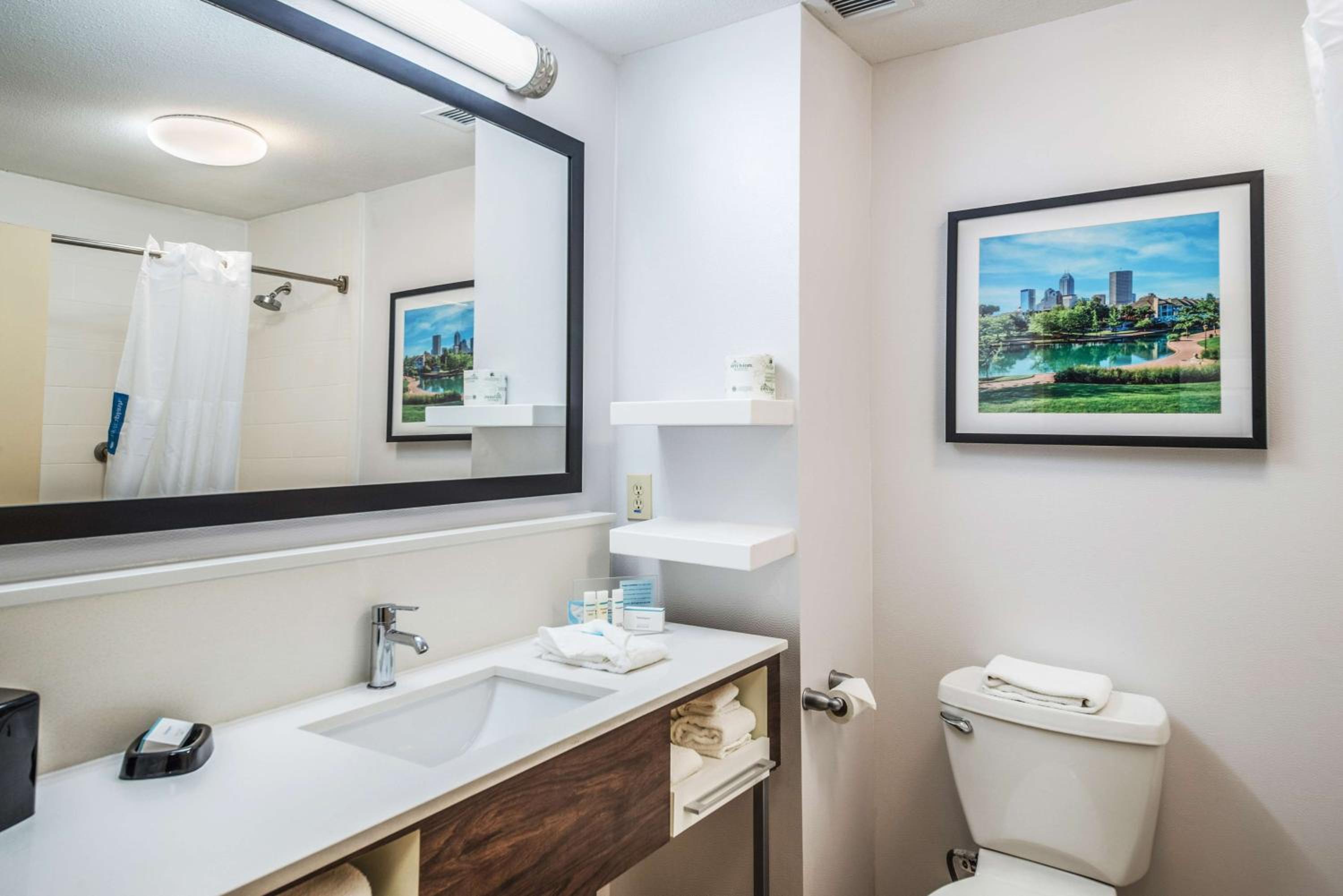 Room with Two Queen Beds - Non-Smoking