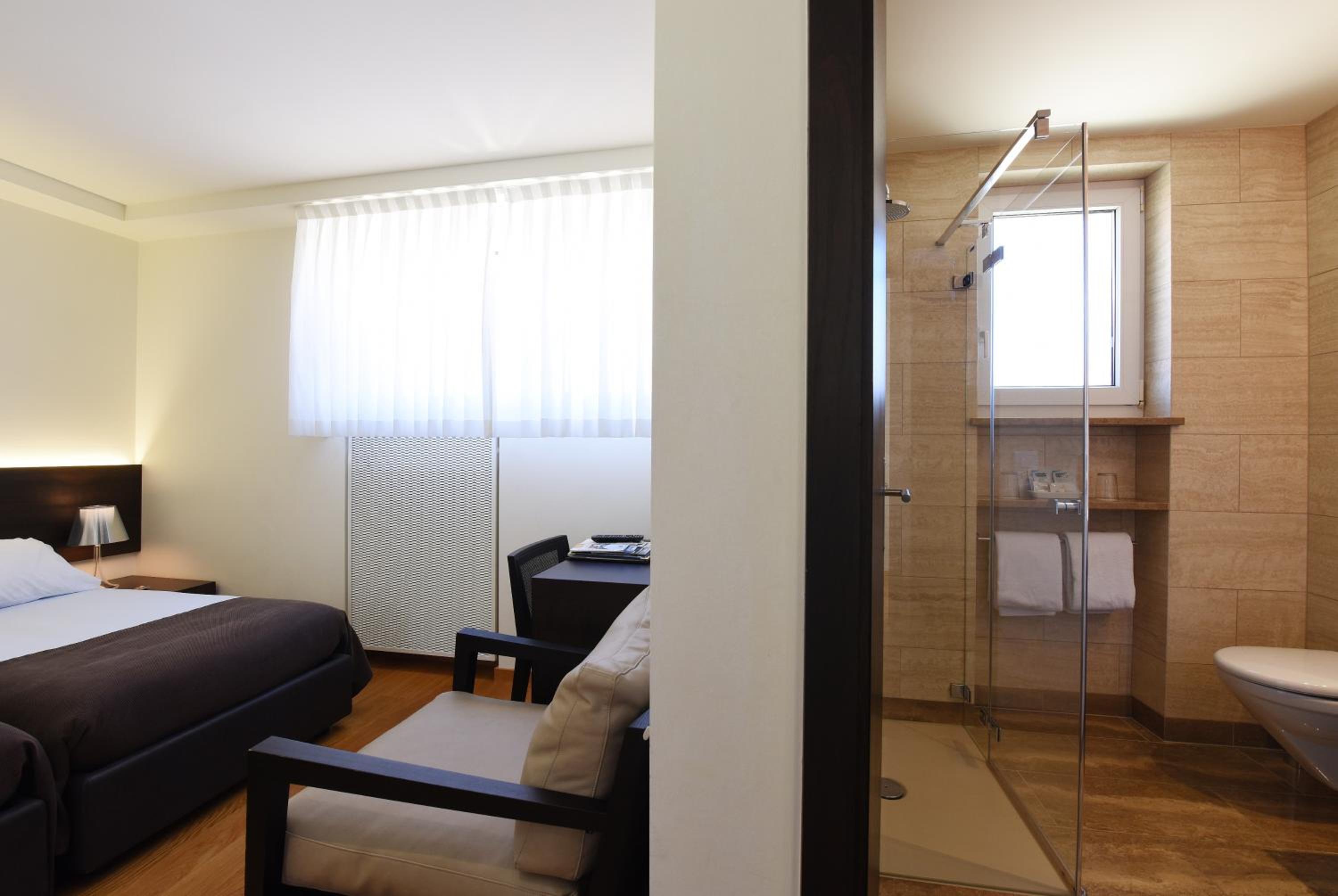 Two-Bedroom Suite with Lake View and Terrace