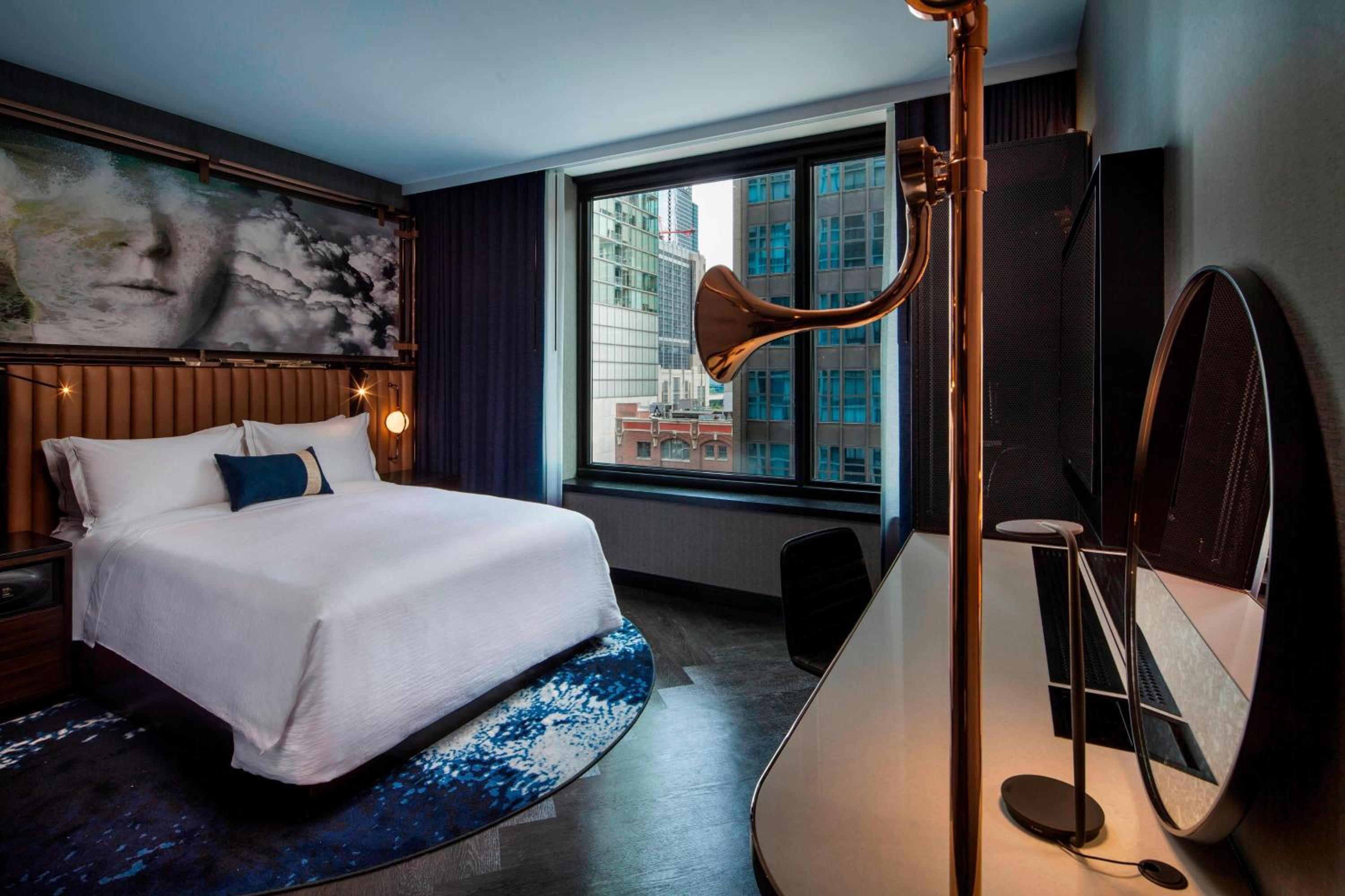 Queen Room with City View