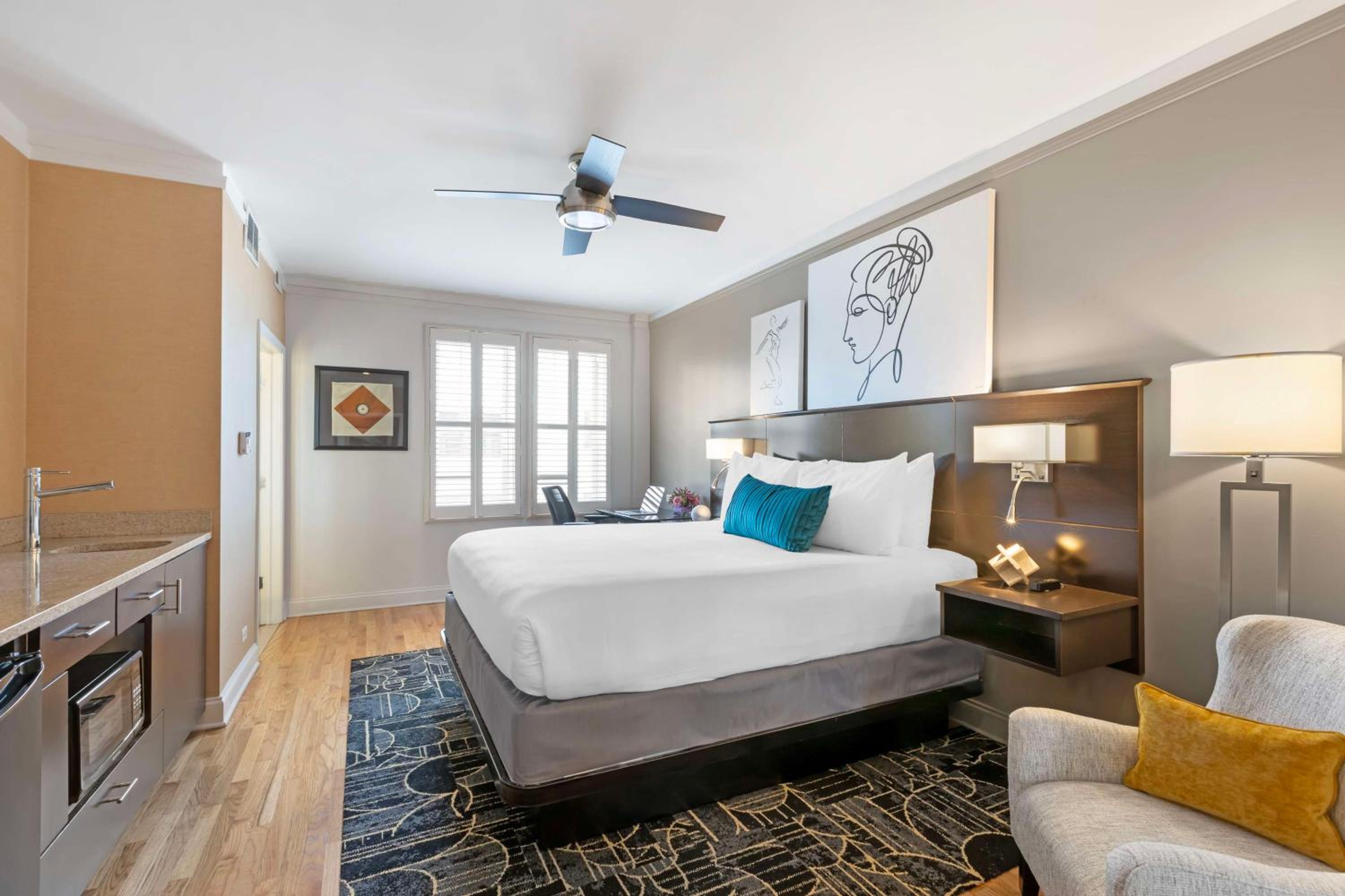 King Room with Street View - Non-Smoking