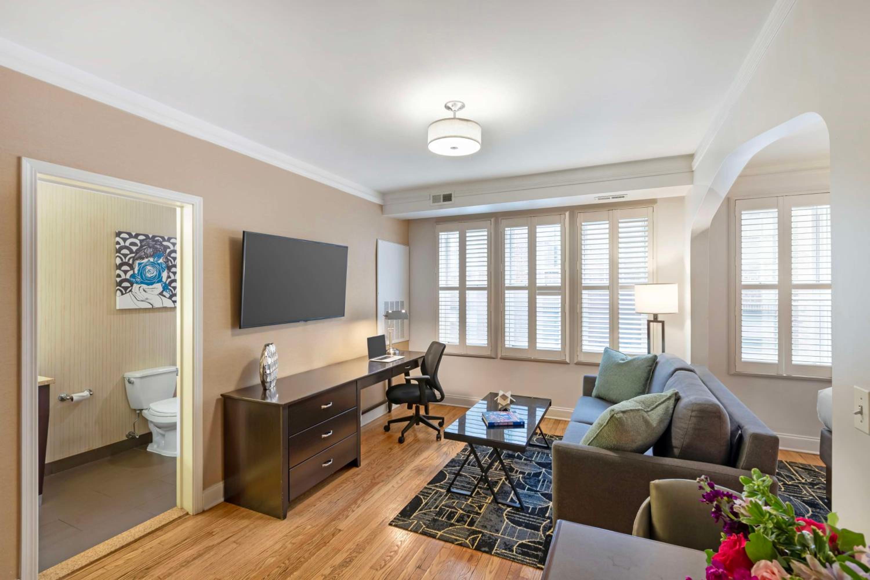 King Suite with Sofa Bed, Kitchenette and Street View - Annex Building/Non-Smoking