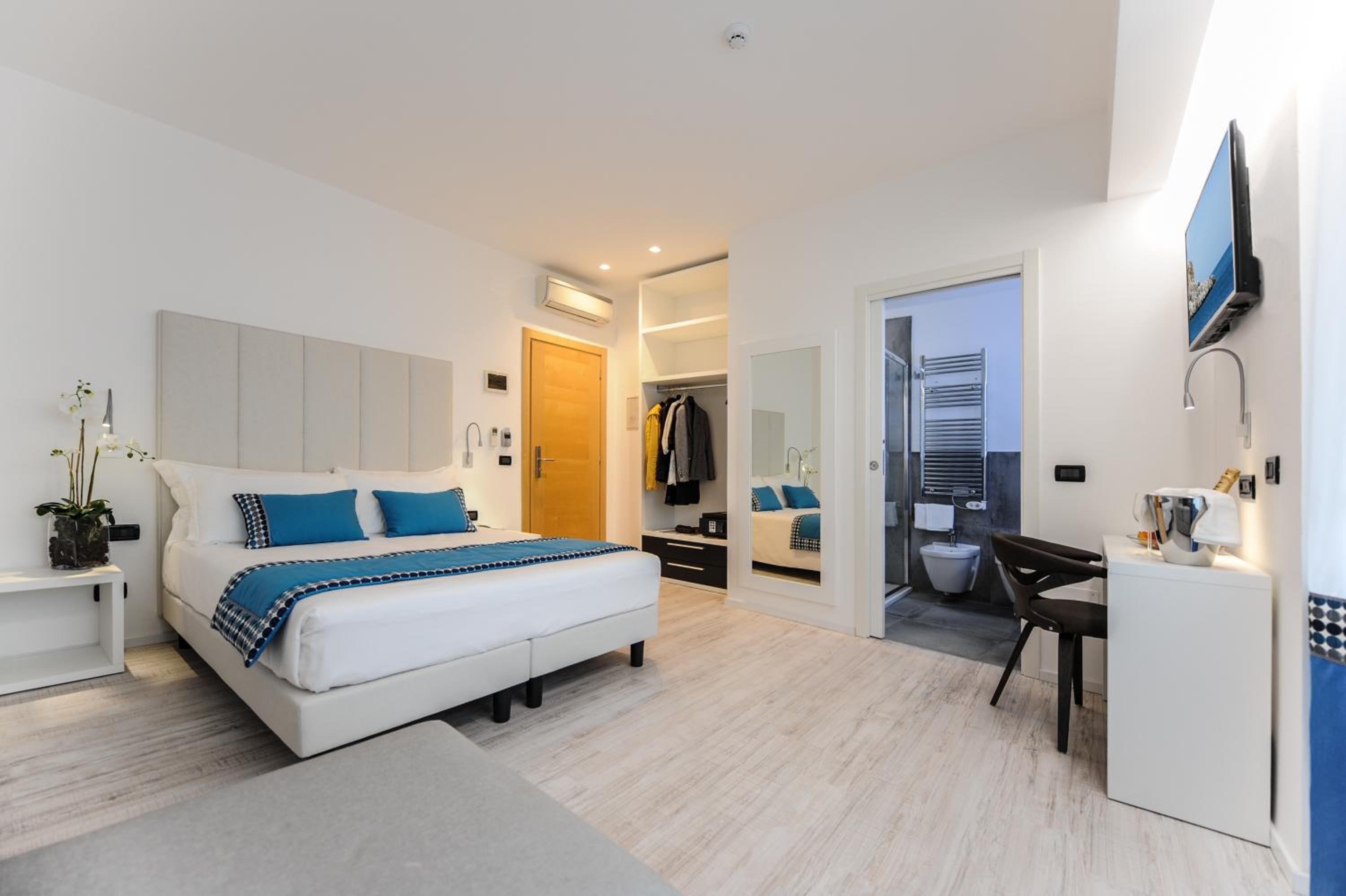 Superior Triple Room with beach access