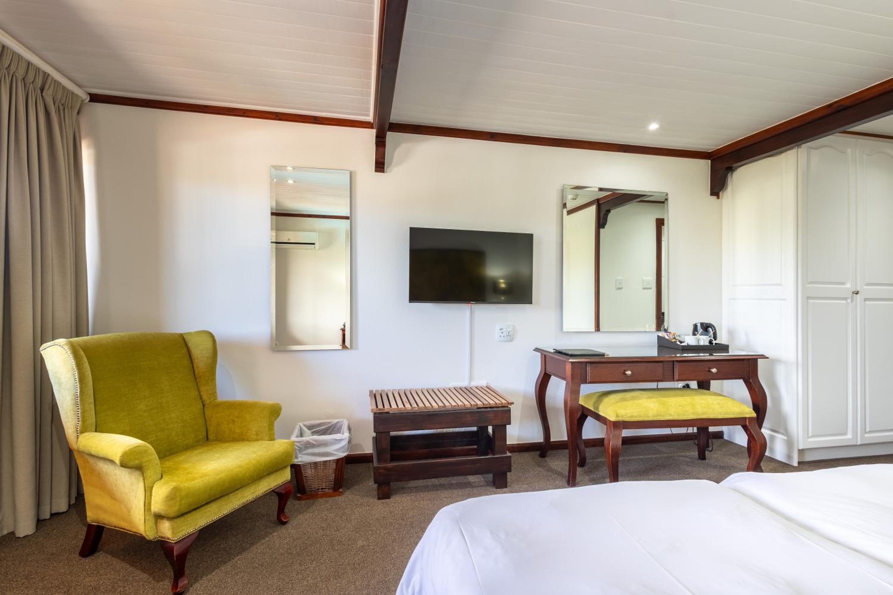 Deluxe Room in Log-Inn Wing