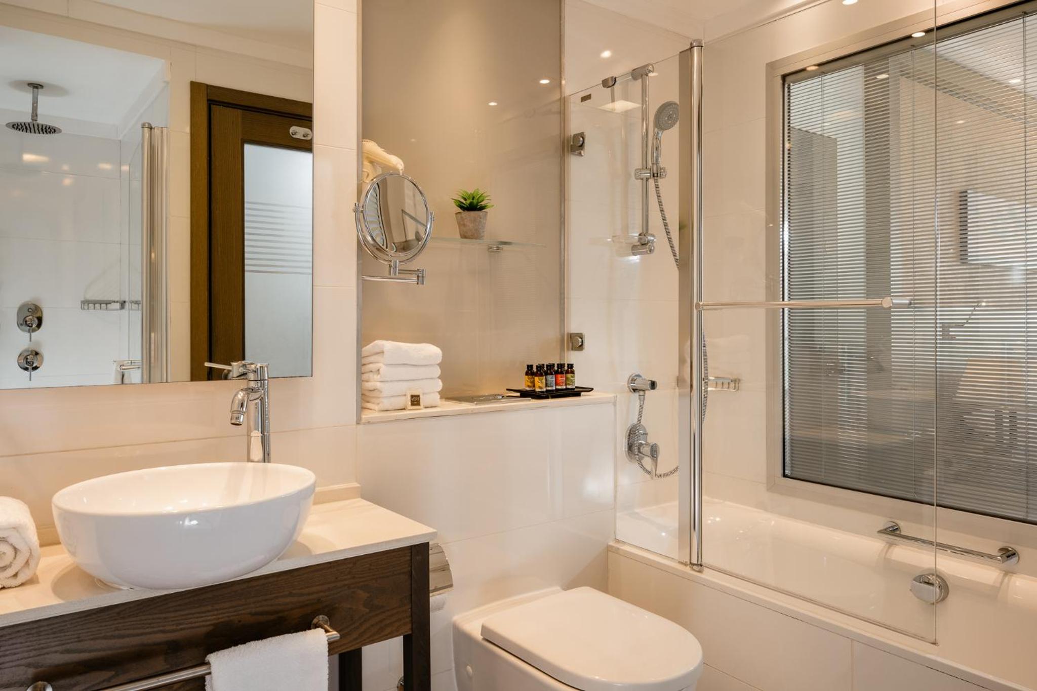 Executive Deluxe Suite with Balcony - Sea View (Adults only)