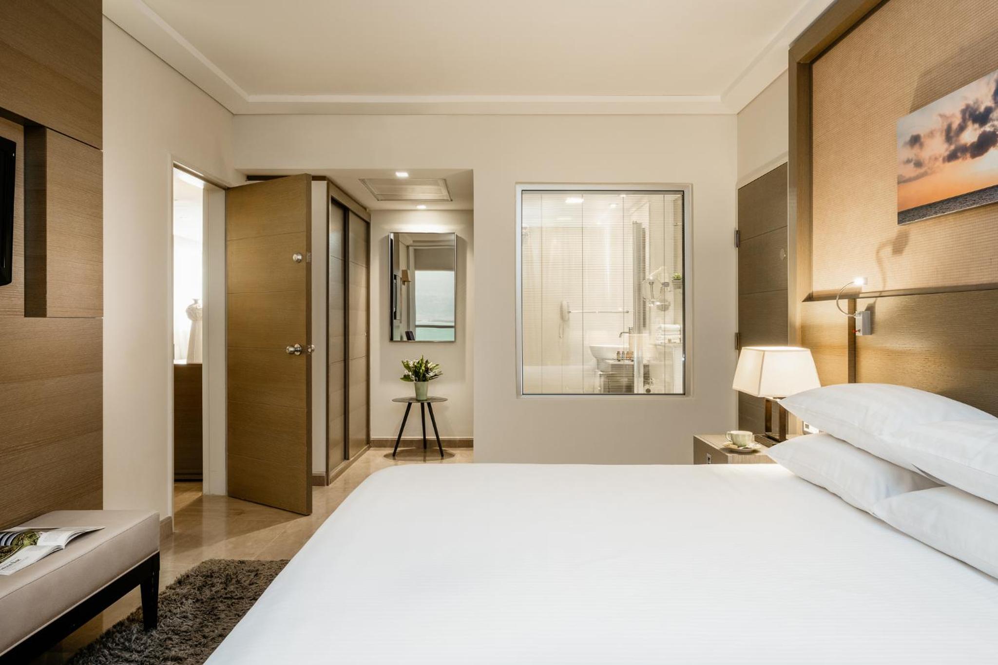 Executive Deluxe Suite with Balcony - Sea View (Adults only)