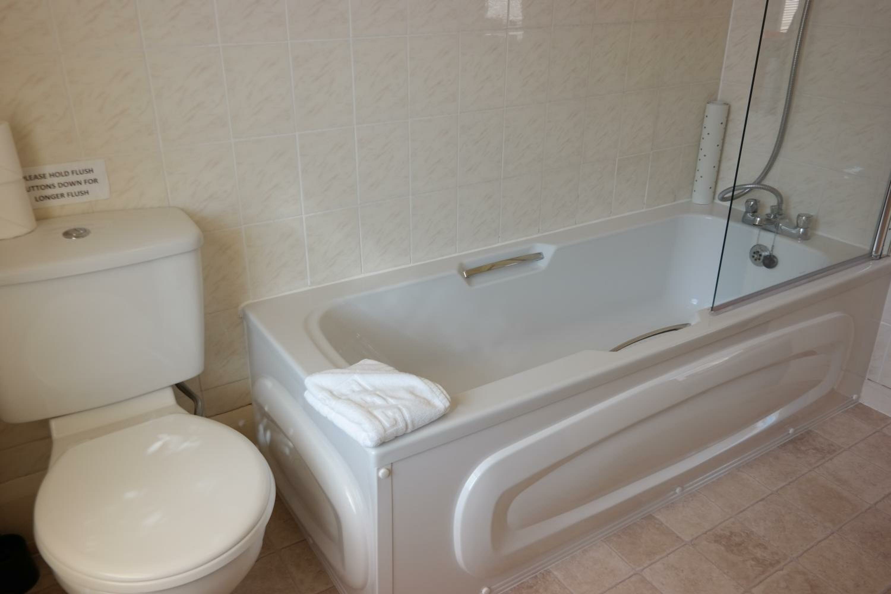 Family Room (2 Adults + 2 Children)