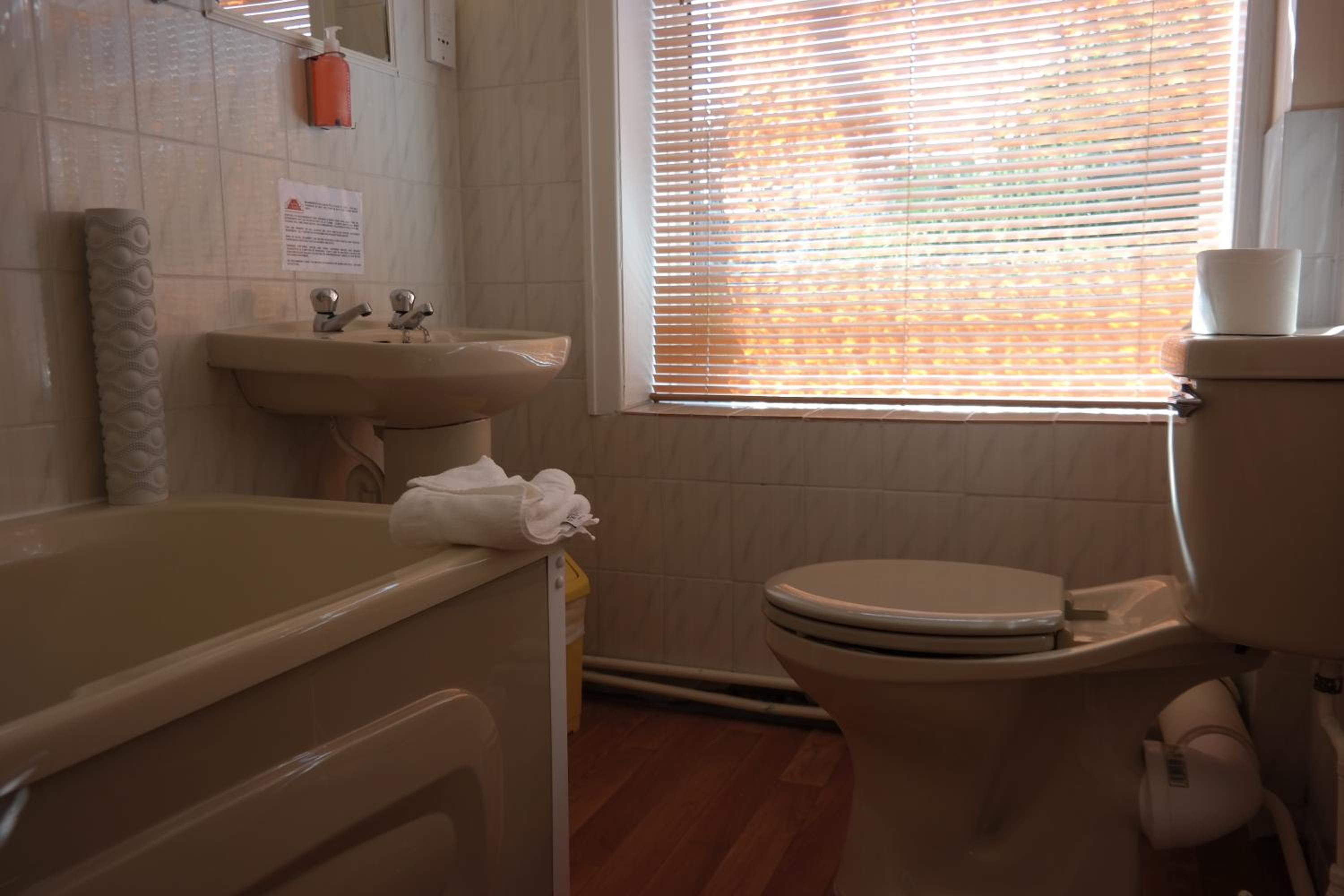 Family Room (2 Adults + 2 Children)