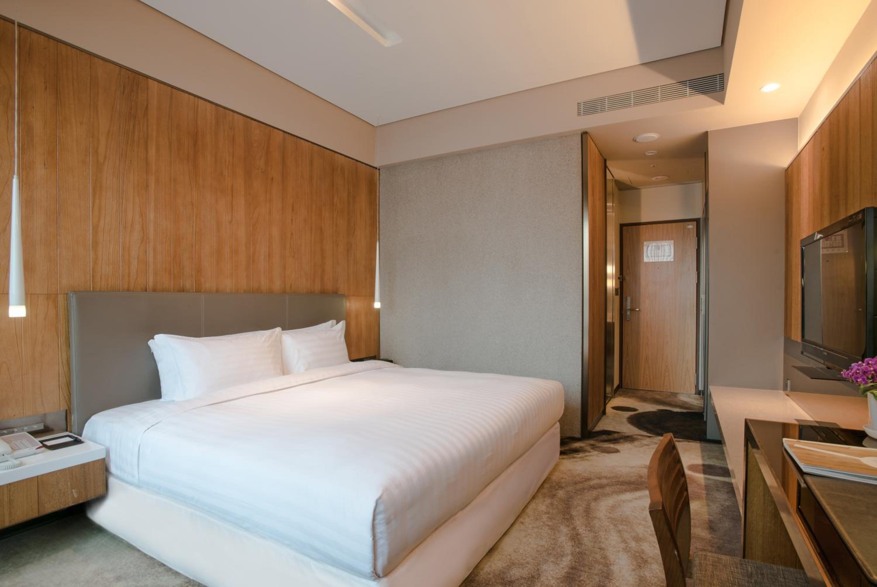 Pure King Room