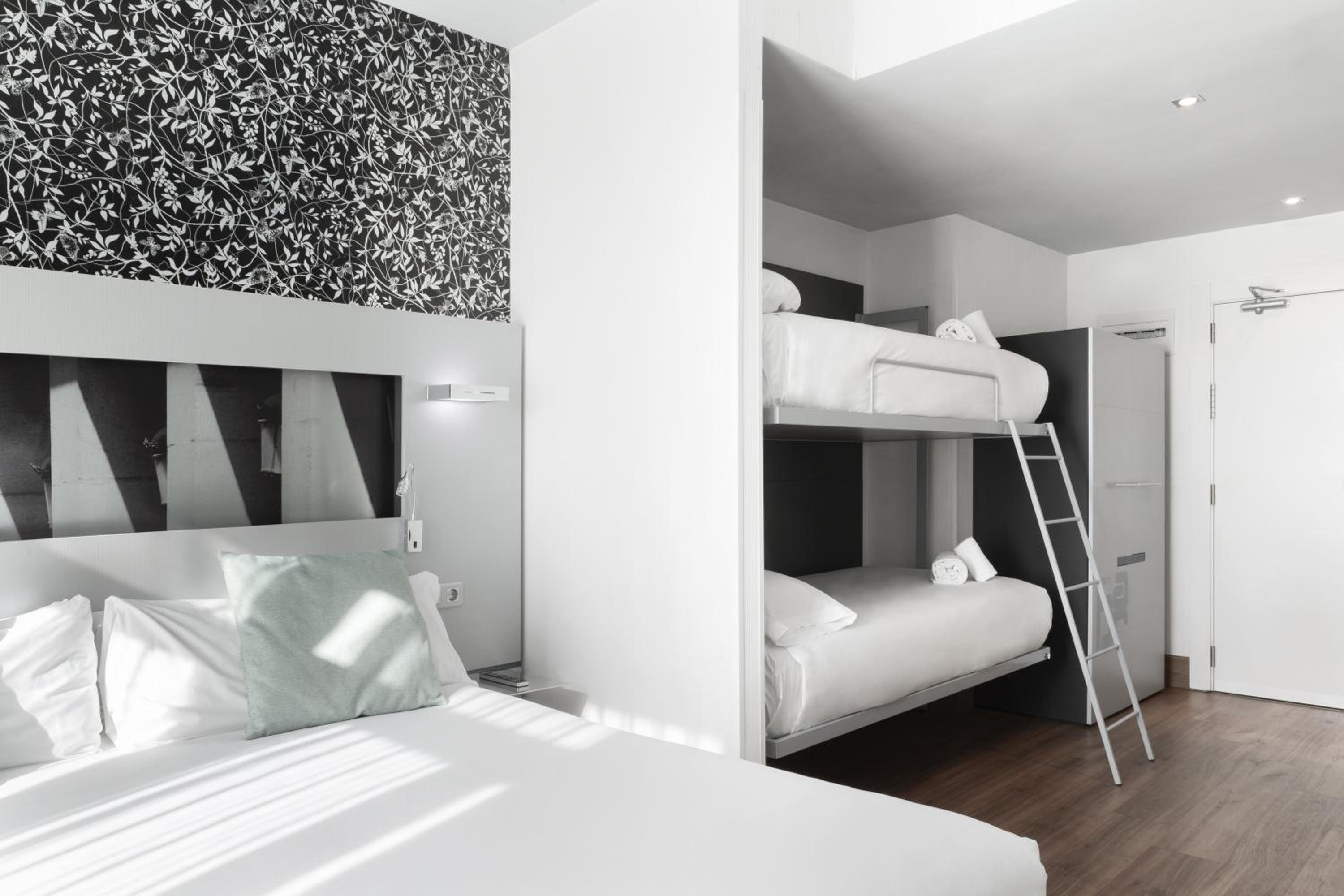 Quadruple (4 Adults)