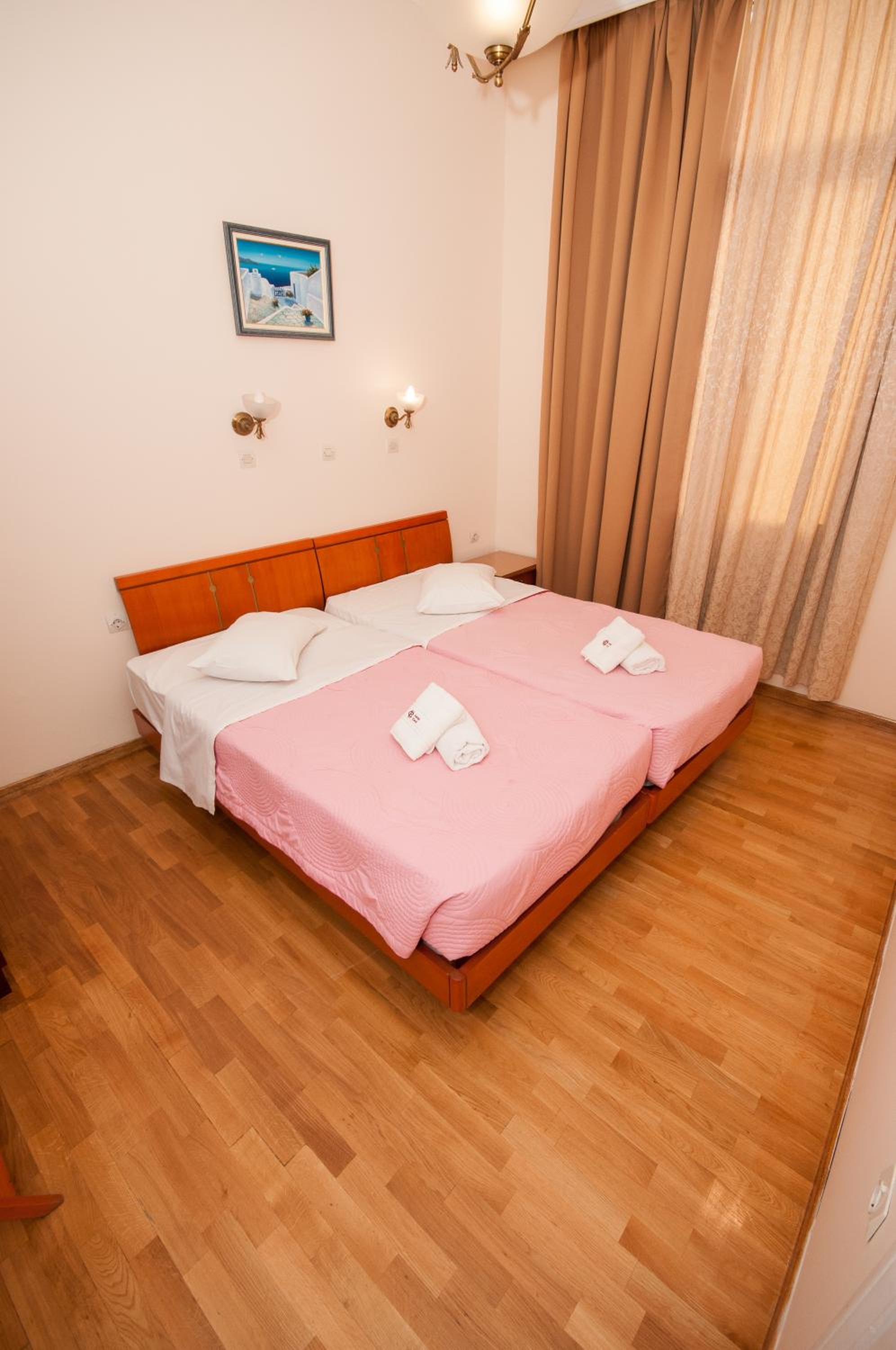 Family Room (2 Adults + 2 Children)