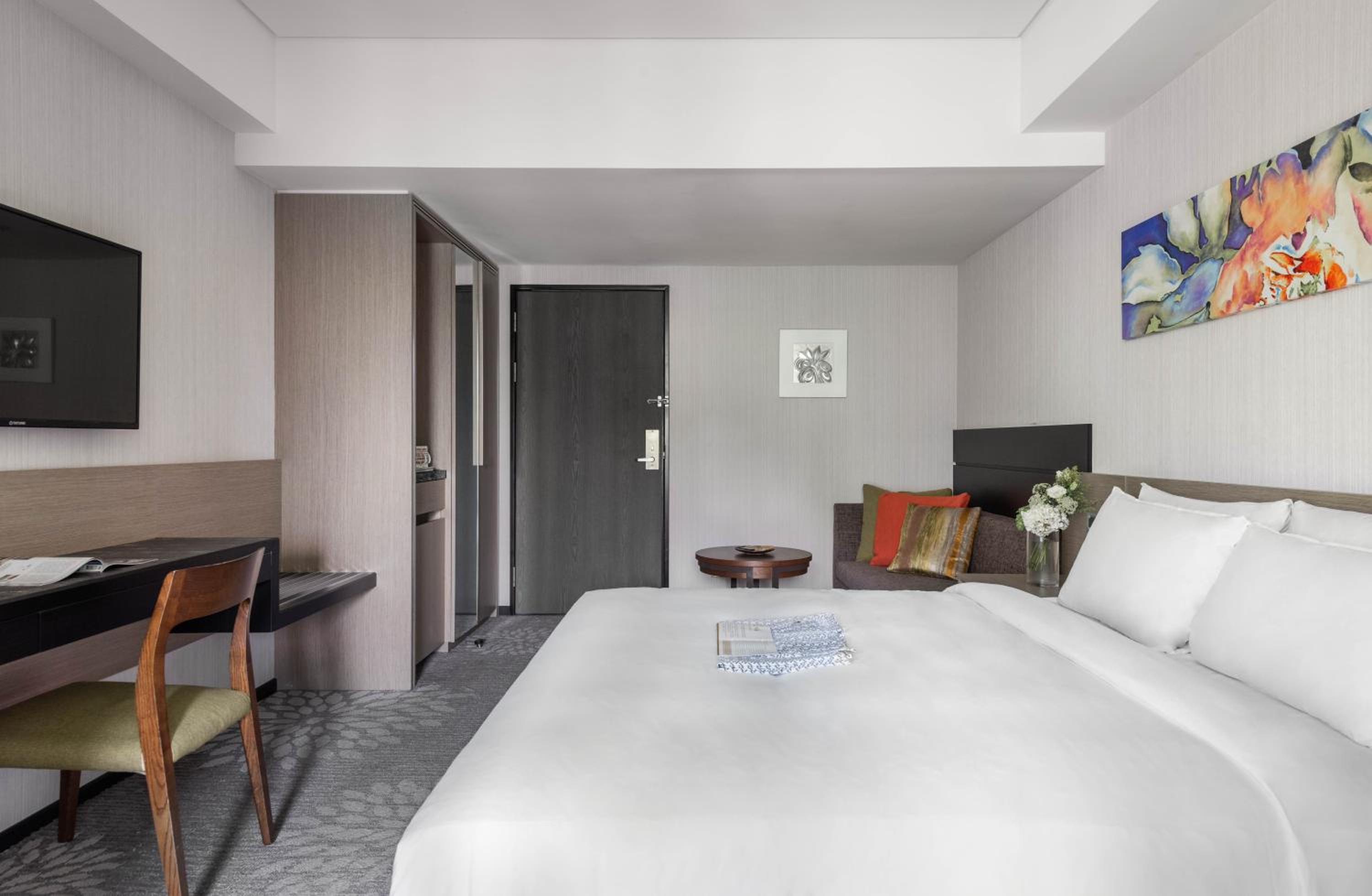 Luxury King Room with Mountain View