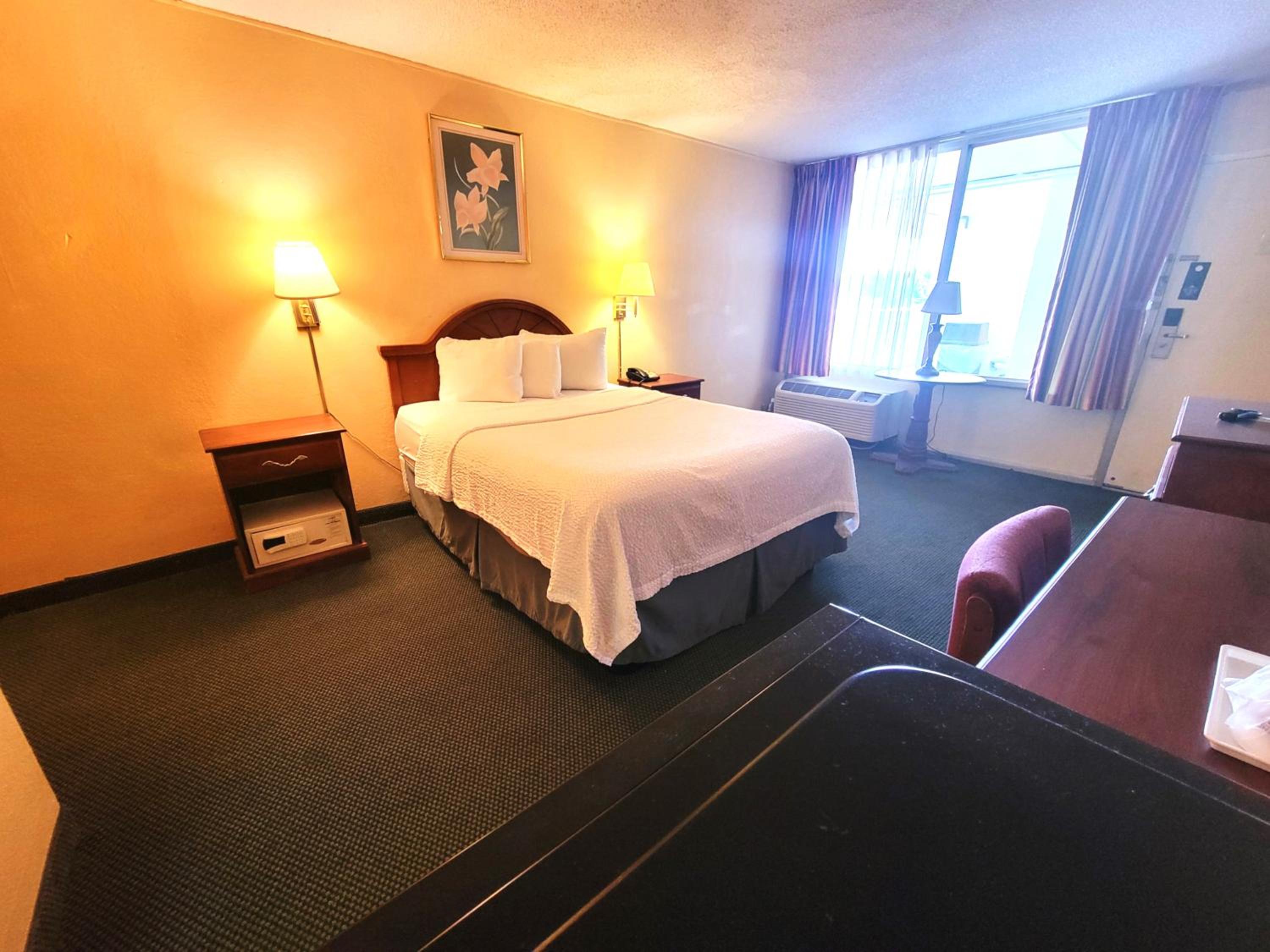 Queen Room - Smoking