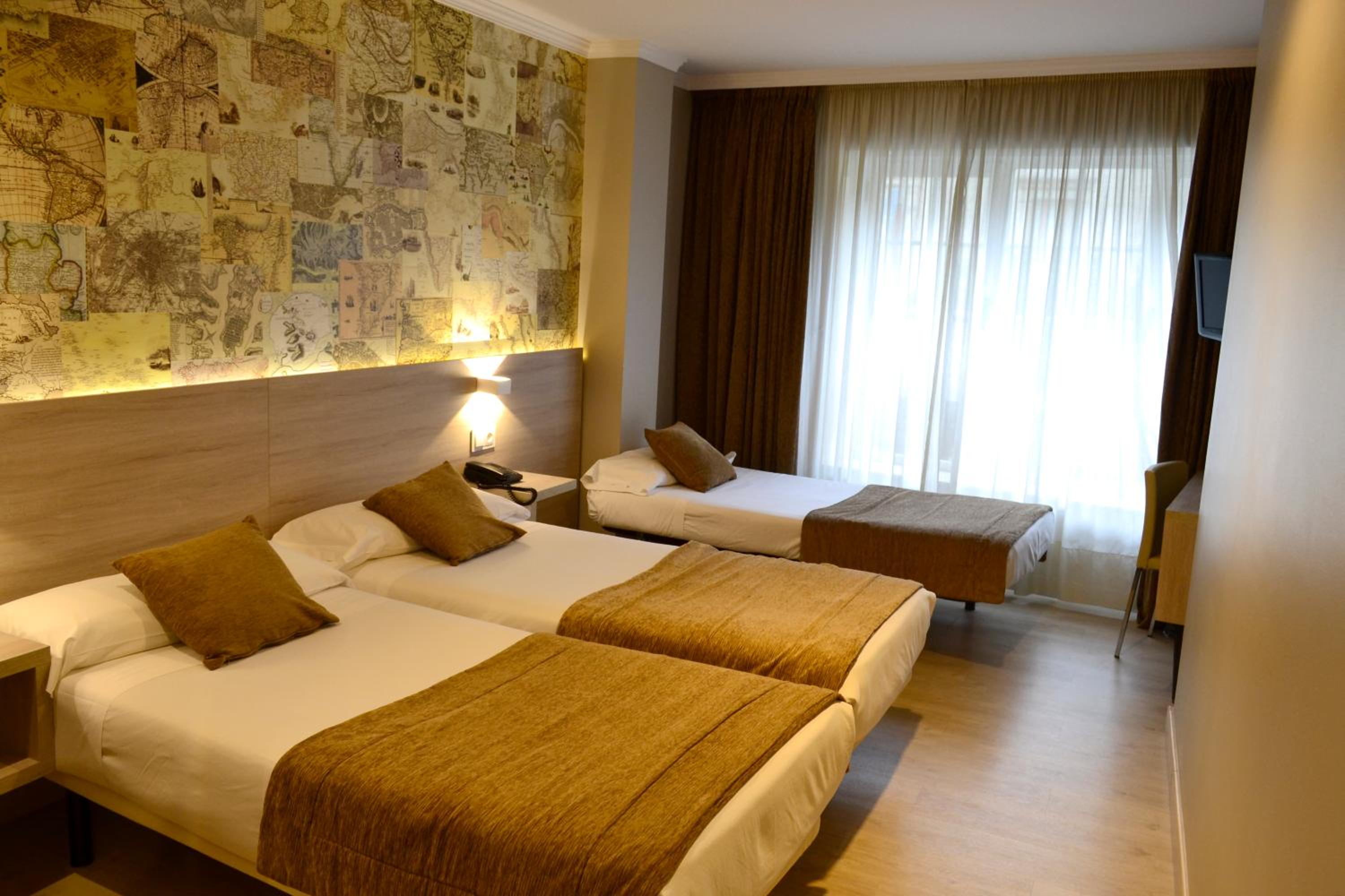 Twin Room with Extra Bed (3 Adults)