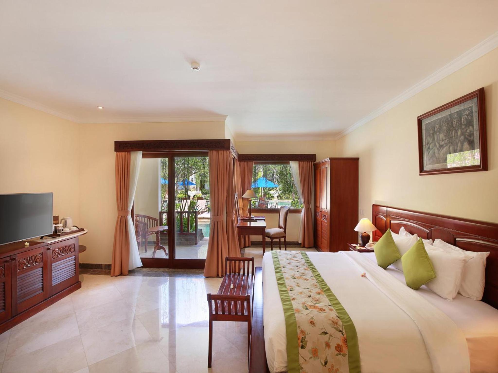 Deluxe Double Room with Pool Access