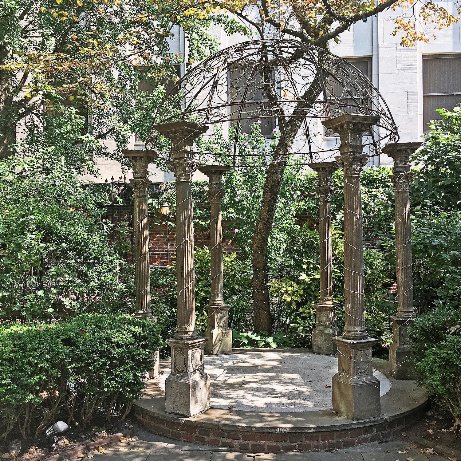 Apartment with Garden View