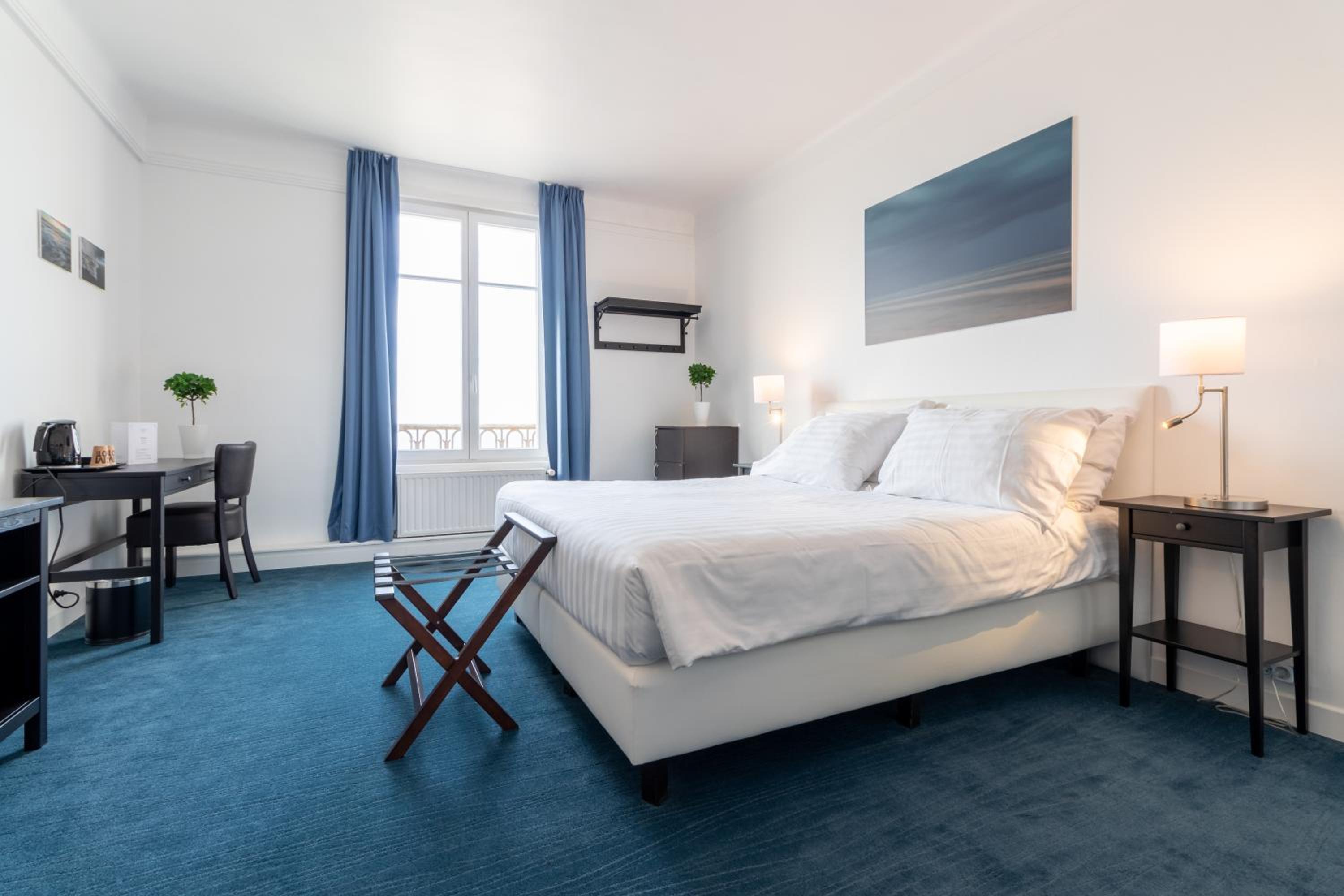 Classic Twin Room with Sea View