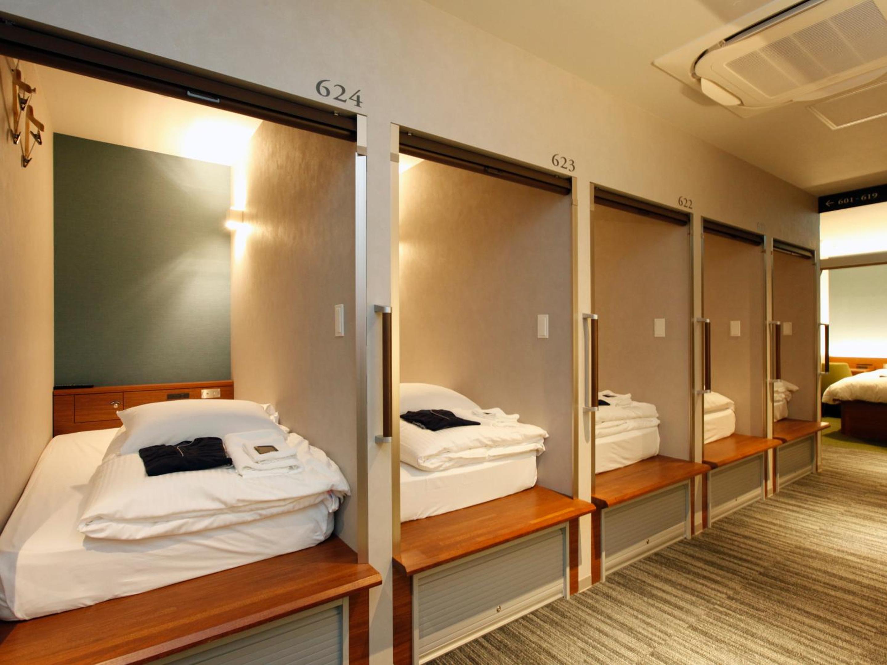 Standard Capsule Room - Male Only