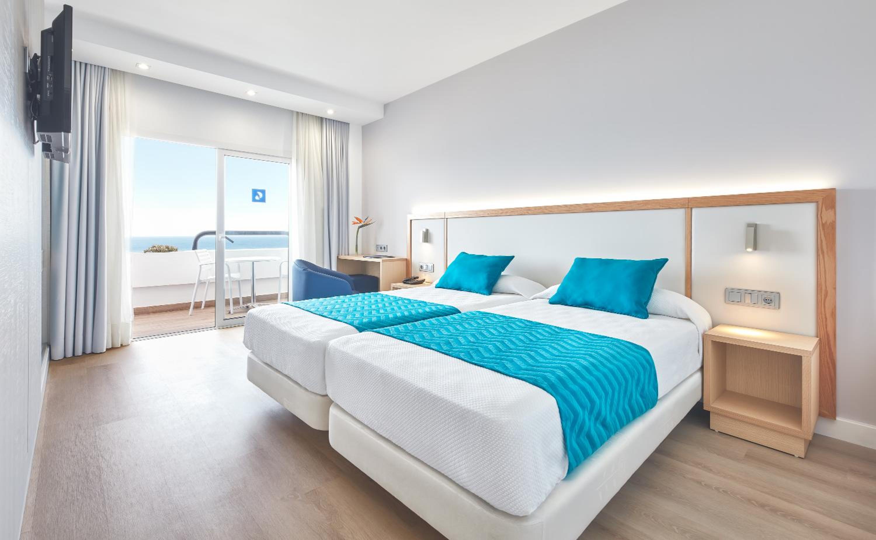 Double or Twin Room with Sea View