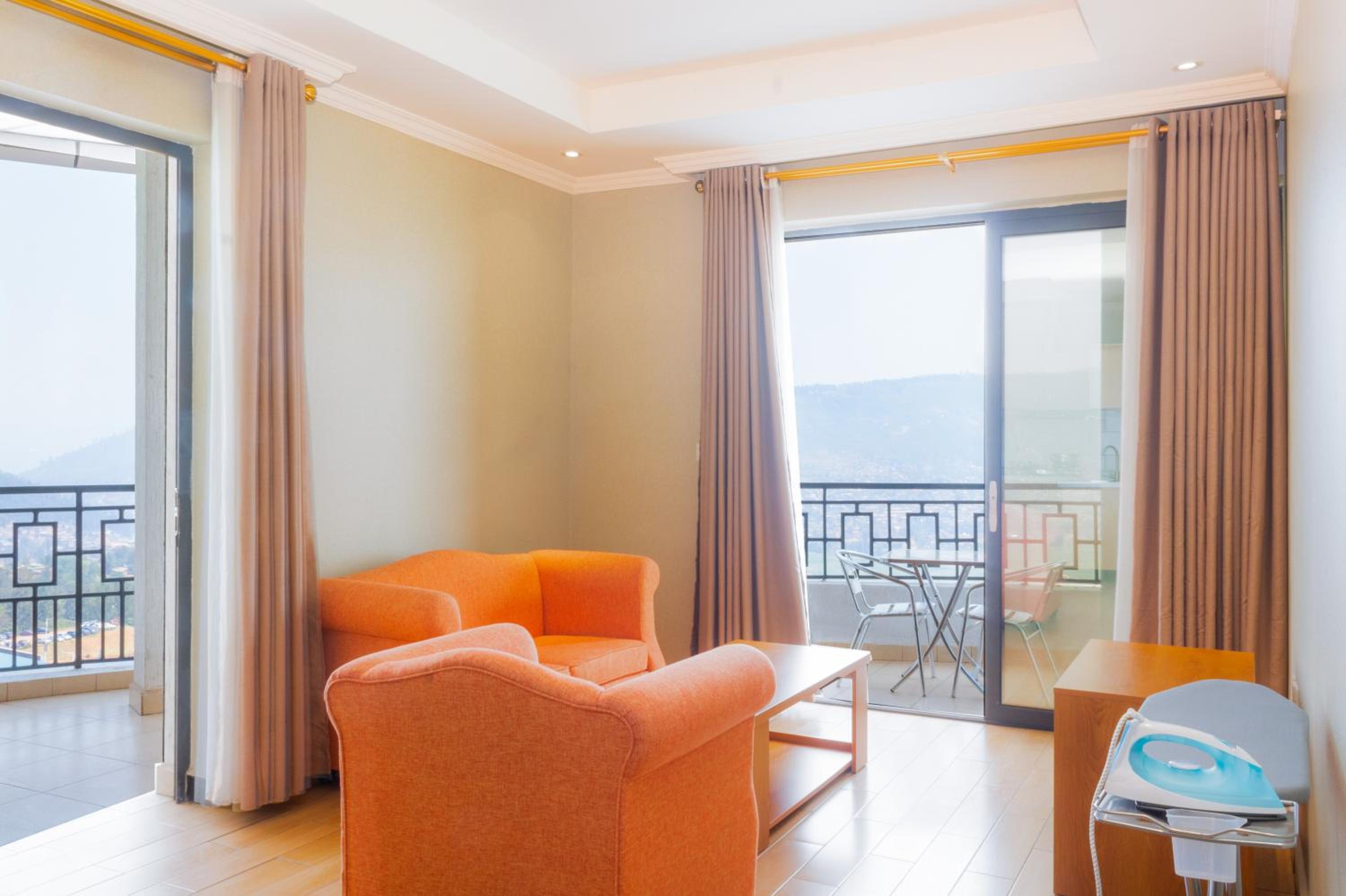 Apartment With Mountain View