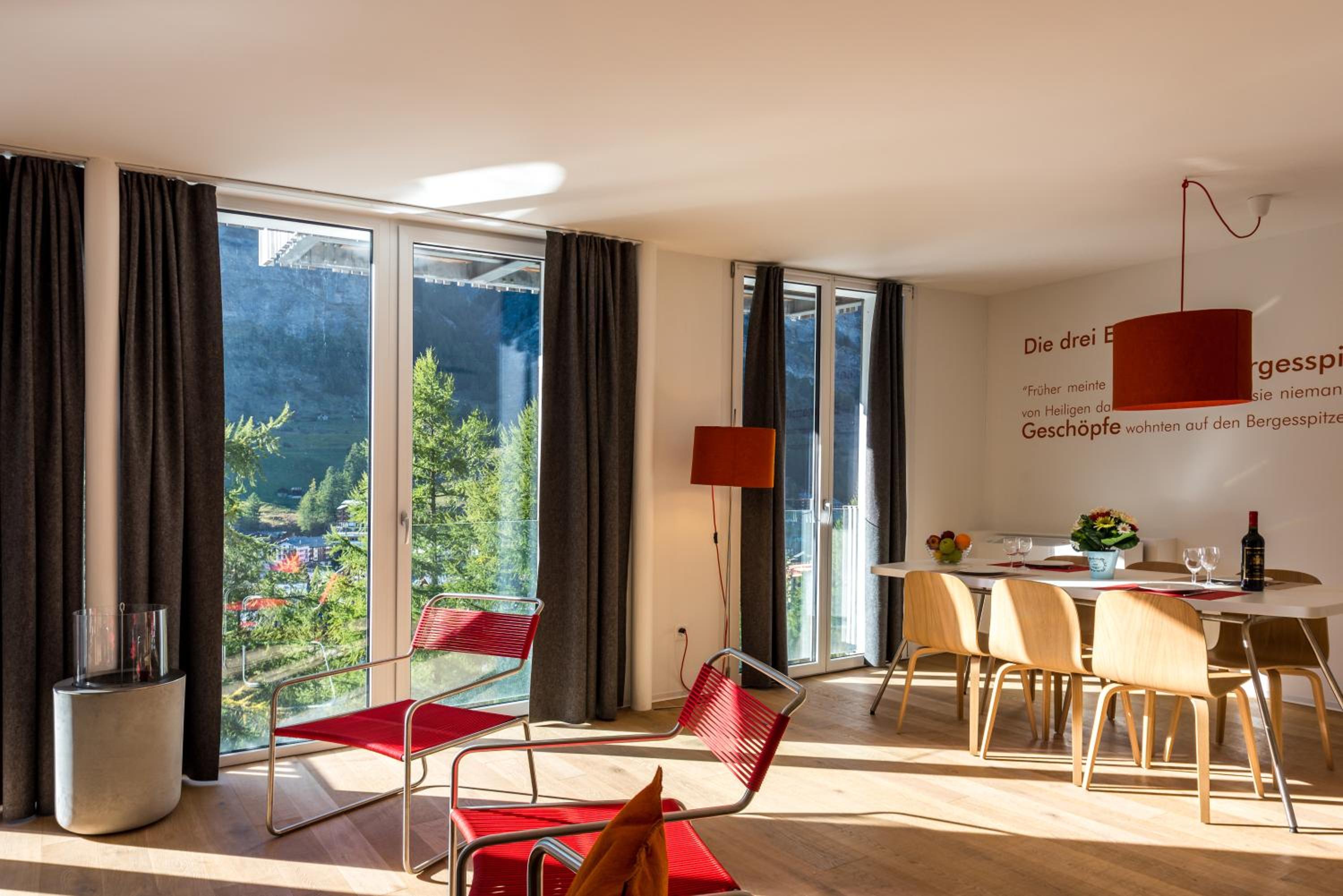 Apartment with Matterhorn view and balcony: 292 ft²/958 ft²