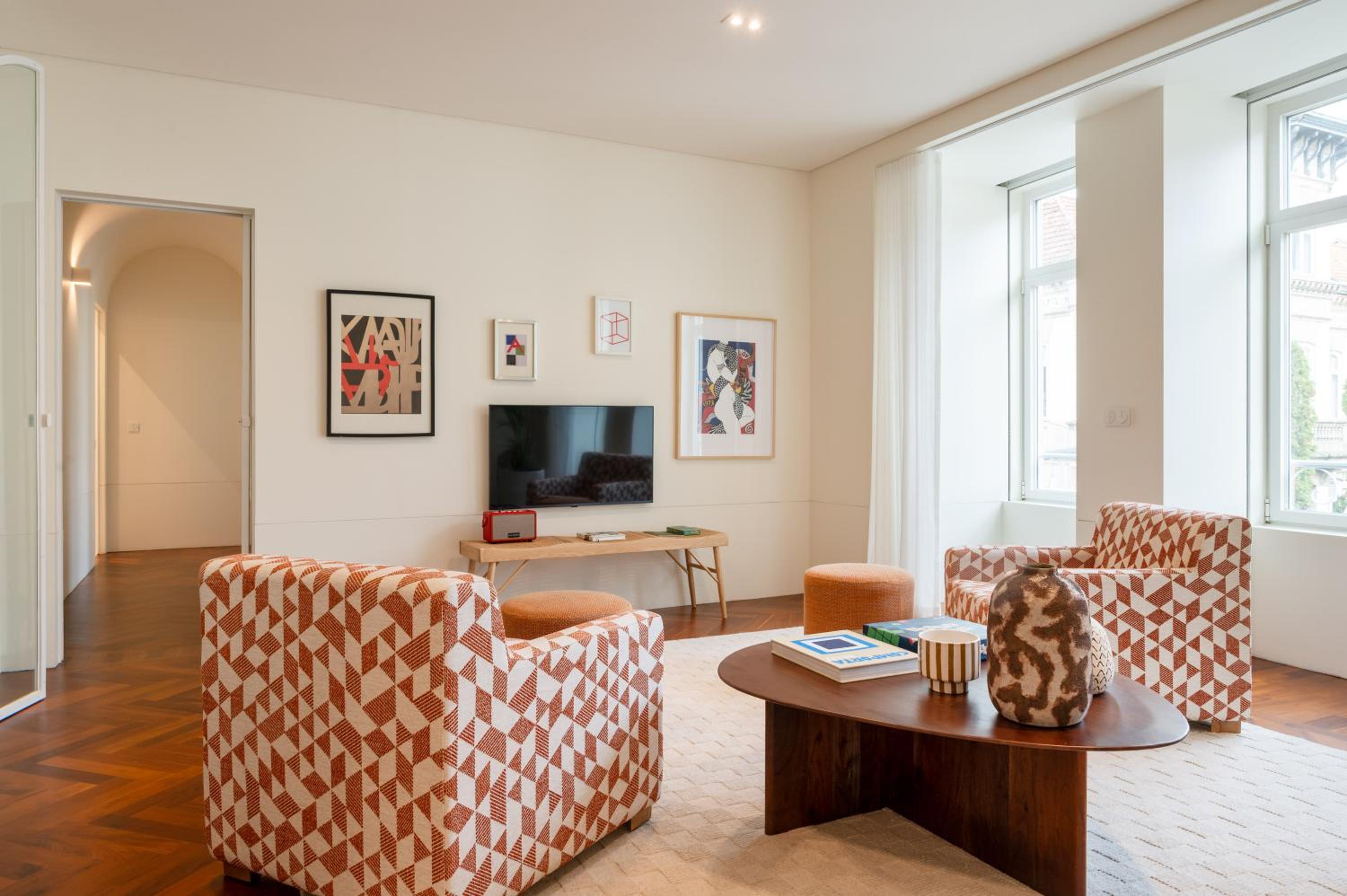 Deluxe Two-bedroom Apartment with City View