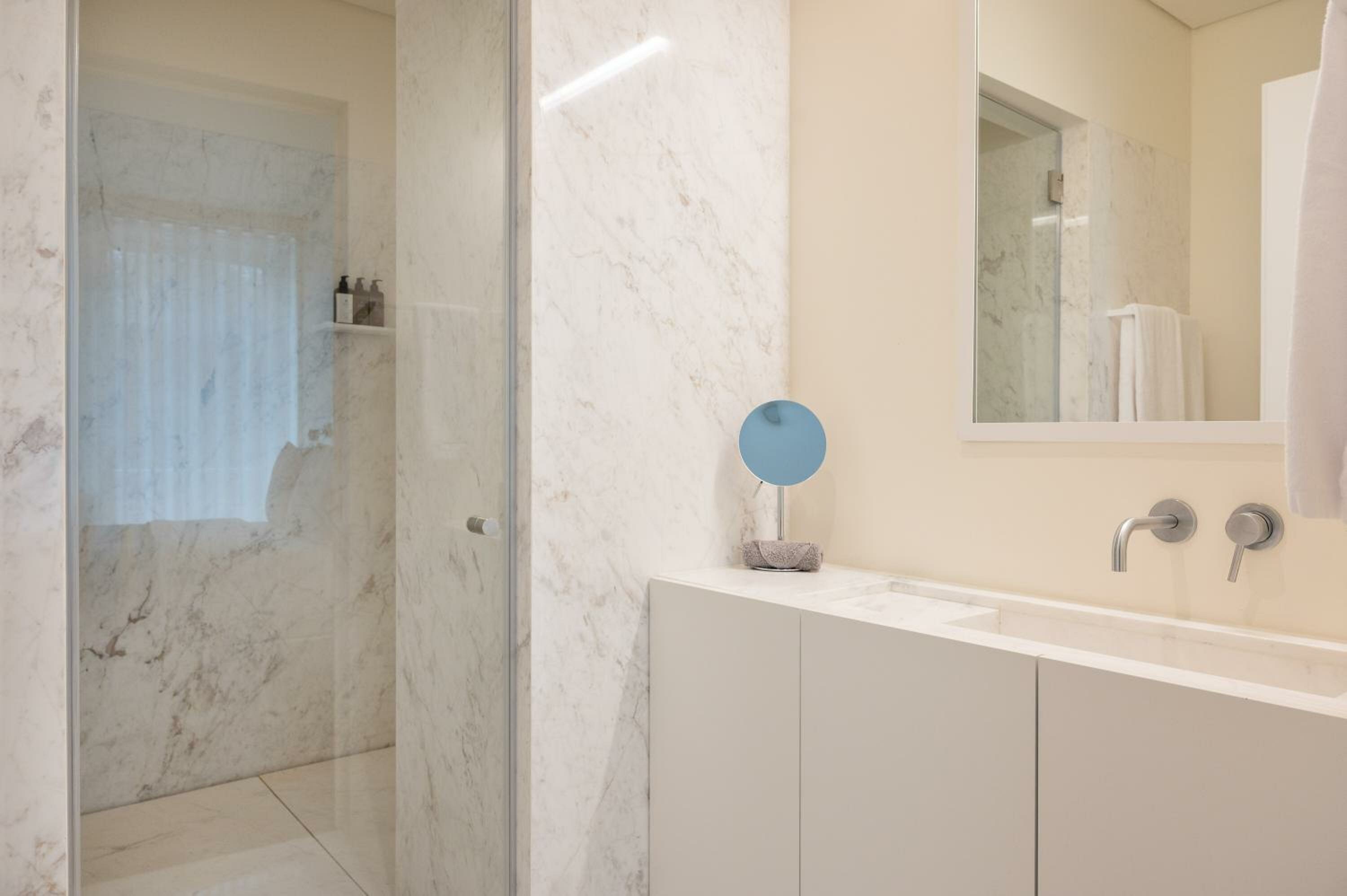 Deluxe Two-bedroom Apartment with City View