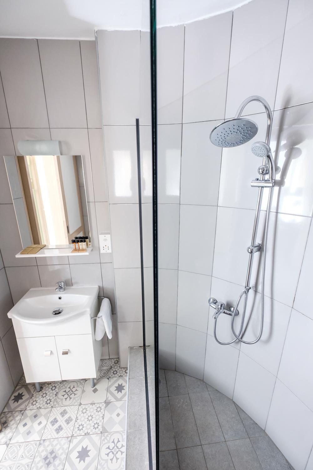 Deluxe Studio (2 Adults + 1 Child)