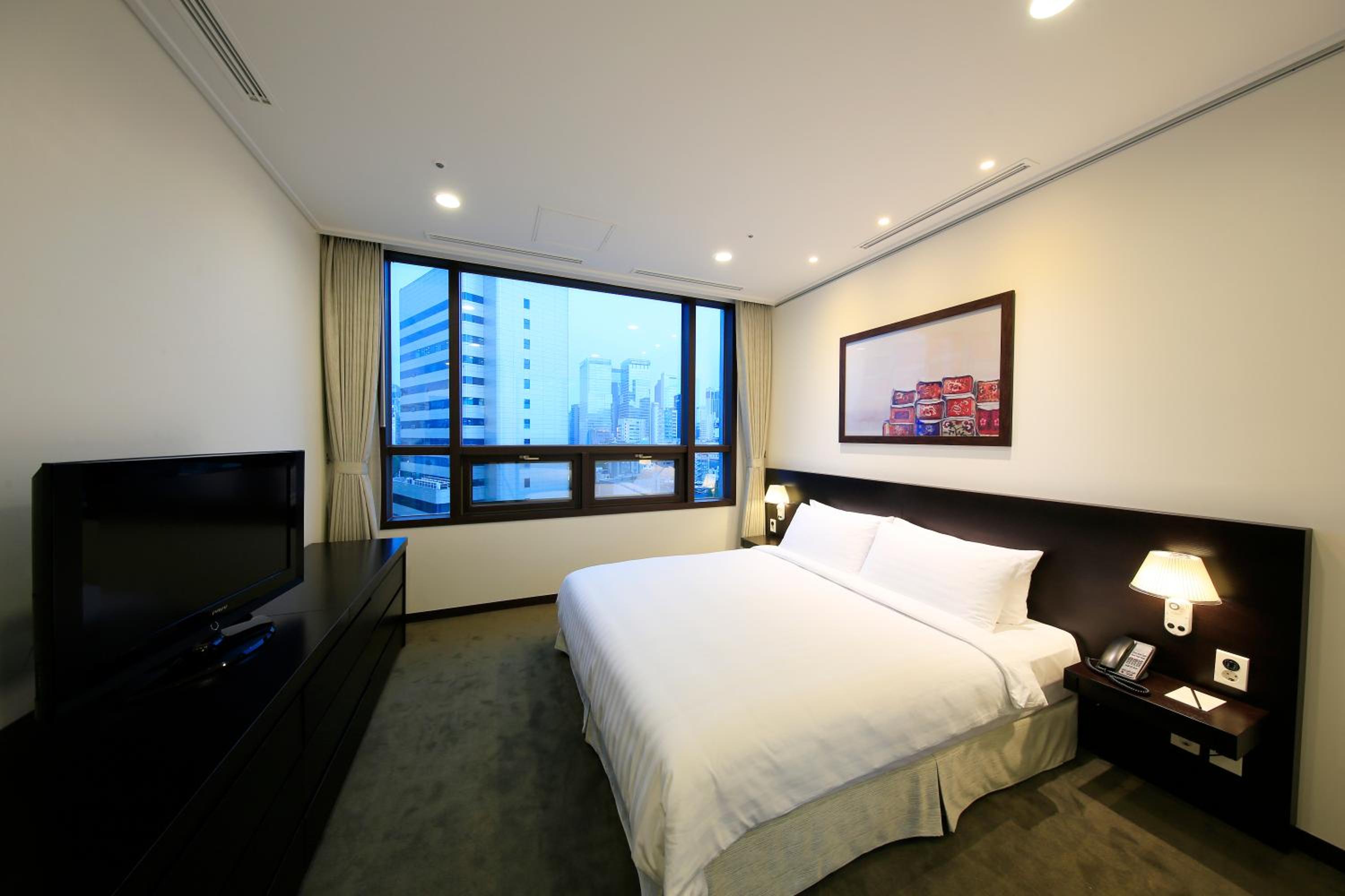 No House Keeping Service - Three-Bedroom Deluxe Apartment (4 Adults)