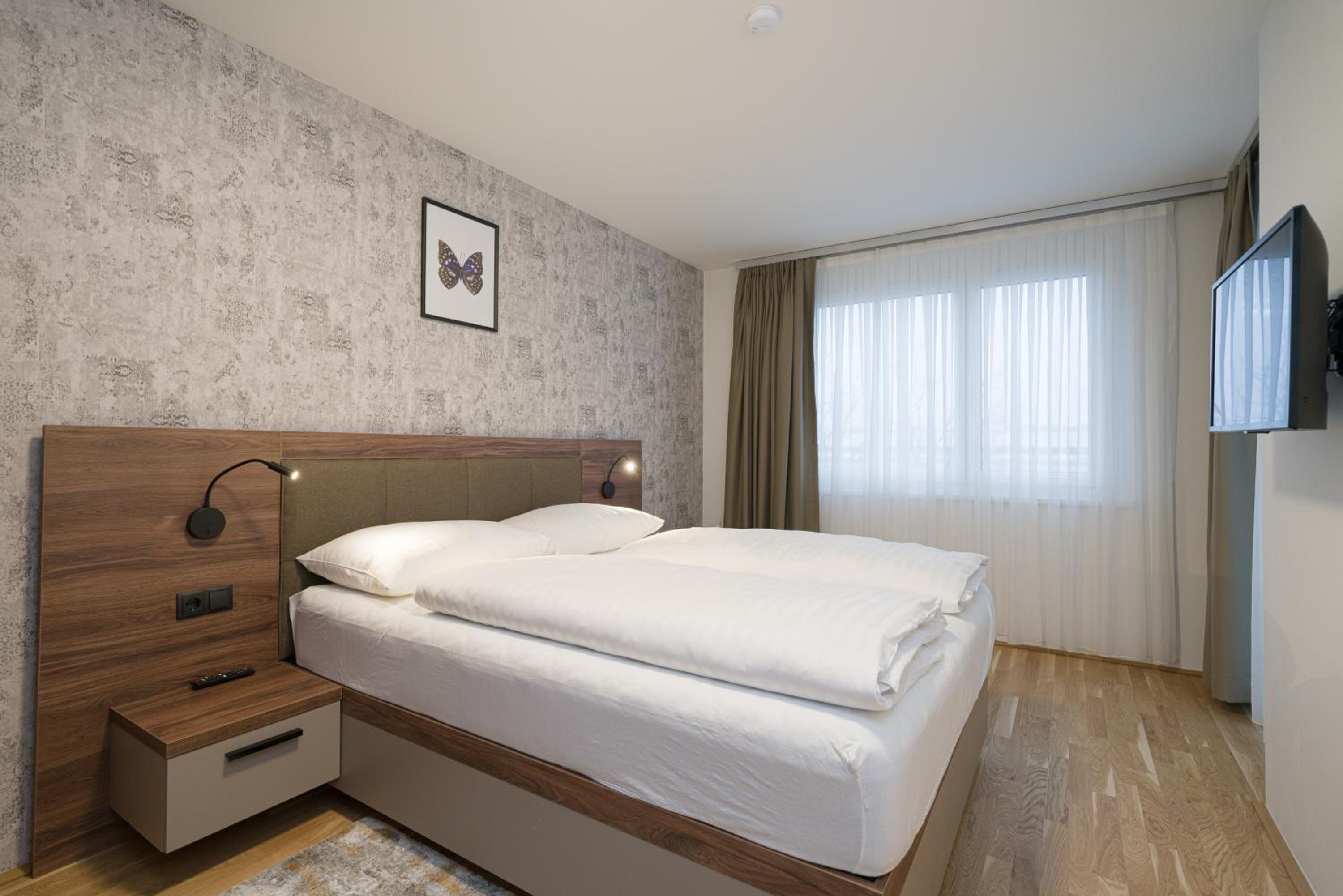 Four-Bedroom Apartment with Balcony 