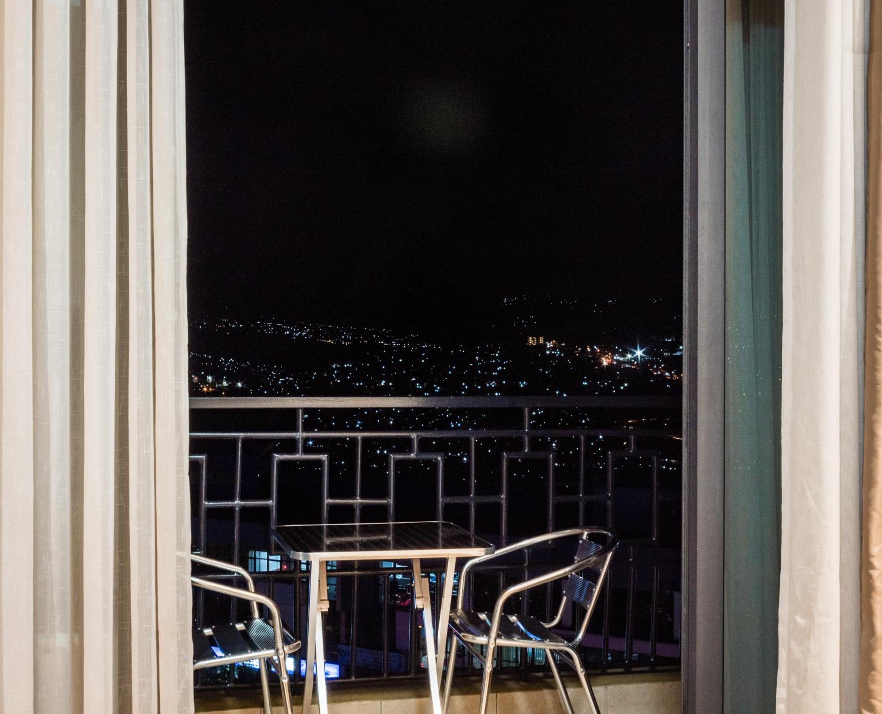 Two-Bedroom Apartment with Mountain View