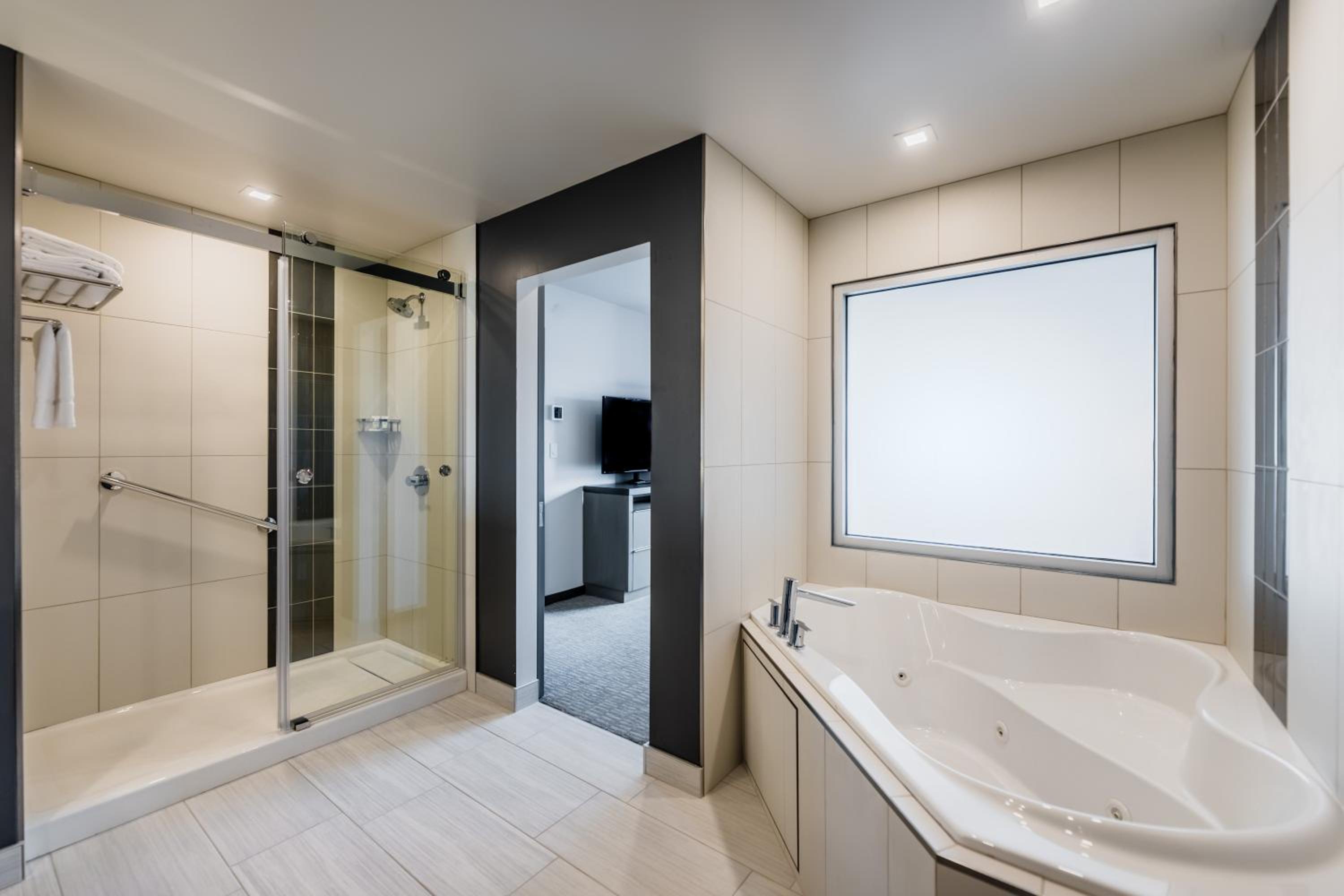 One-Bedroom Spa King Suite