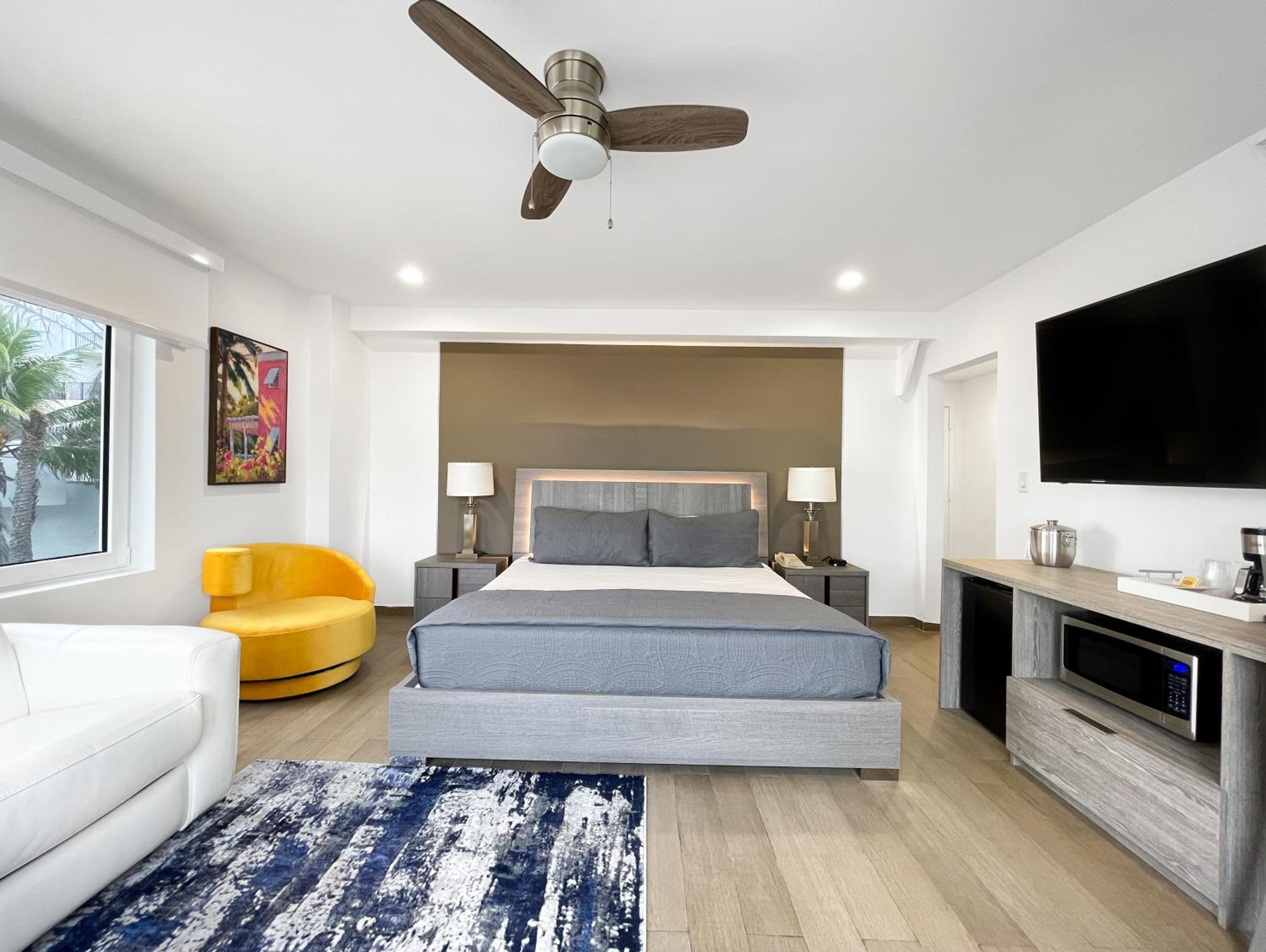 Ocean Front Deluxe Room with King Bed