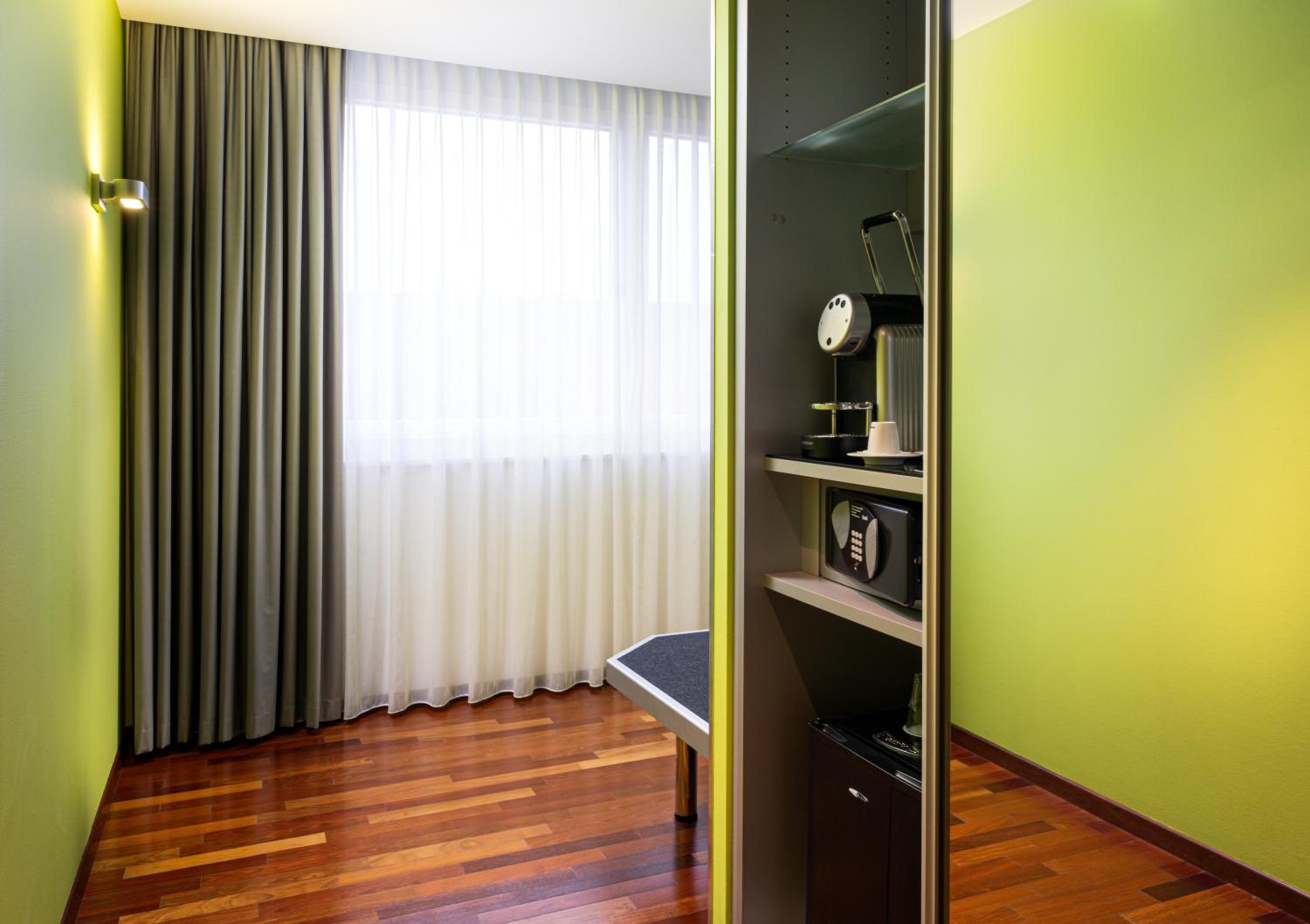 Premium Corner King Room