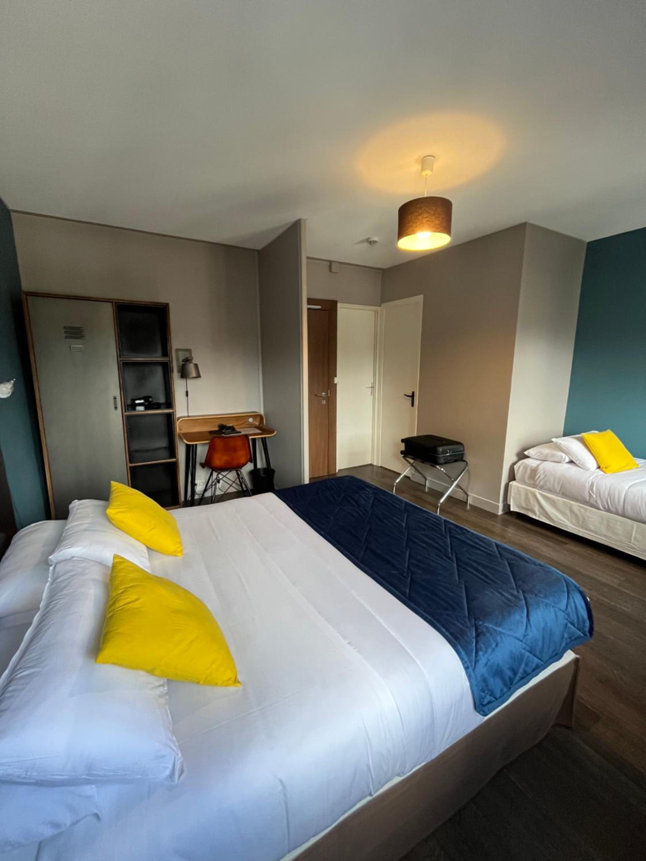 Family Room (3 Adults)