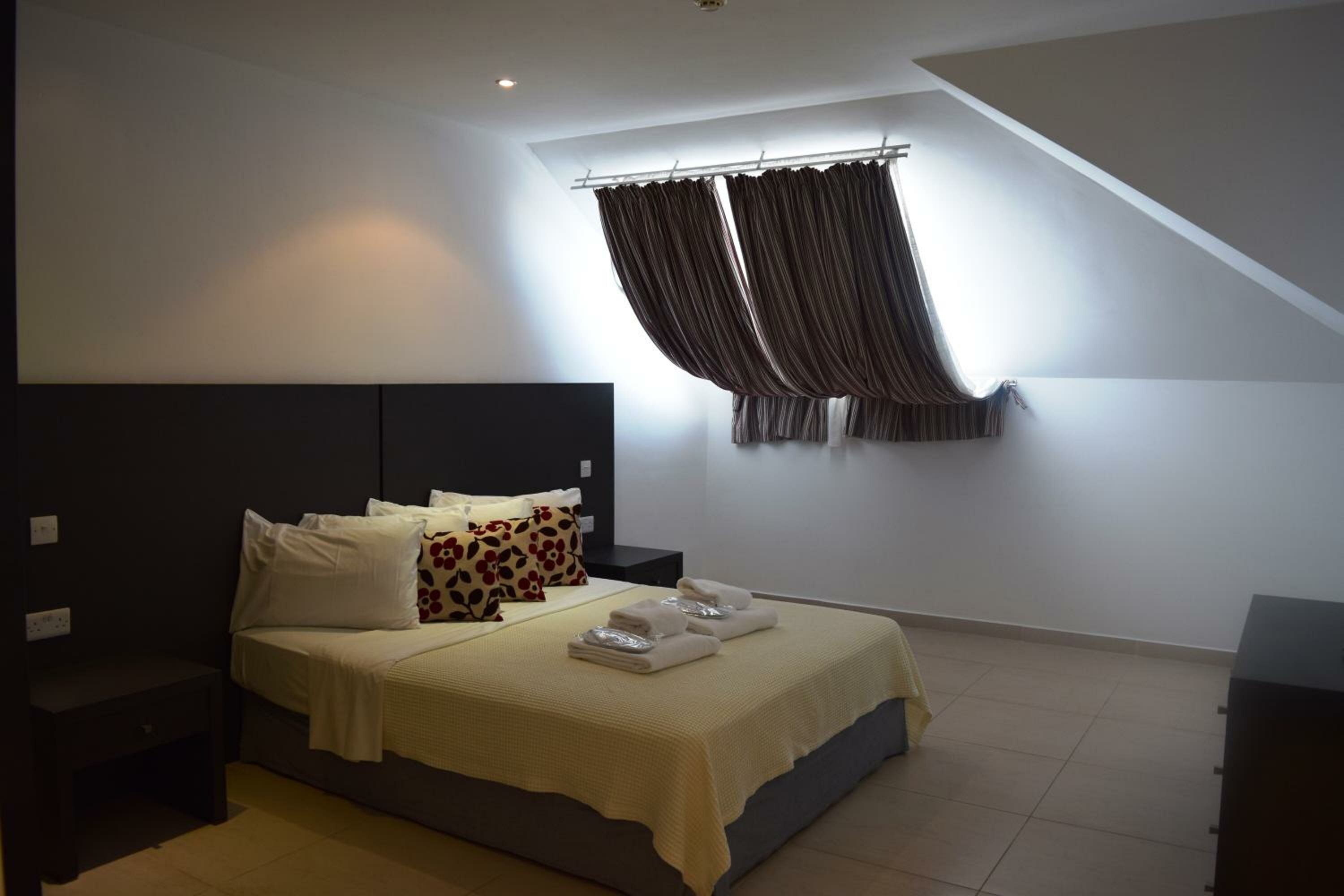 Three-Bedroom Suite with Sea View