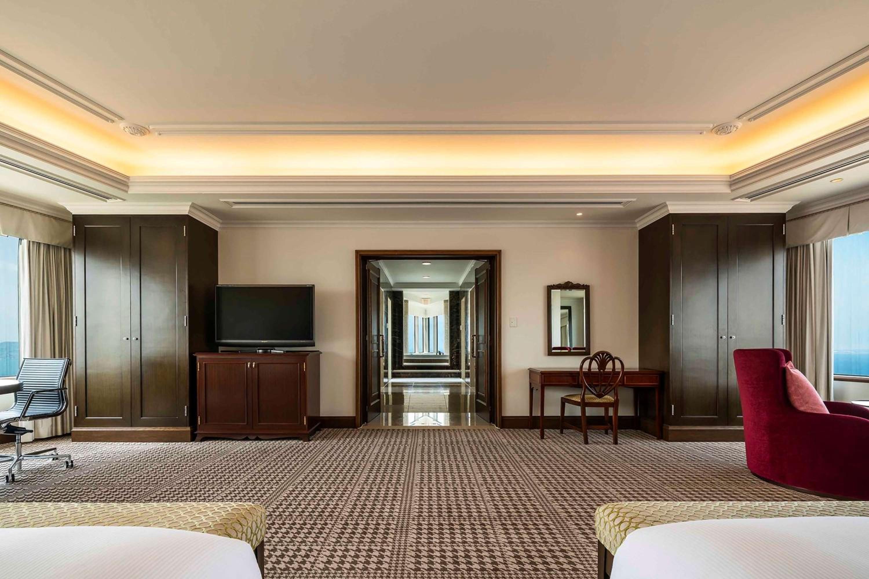 Executive Panoramic Bay Suite