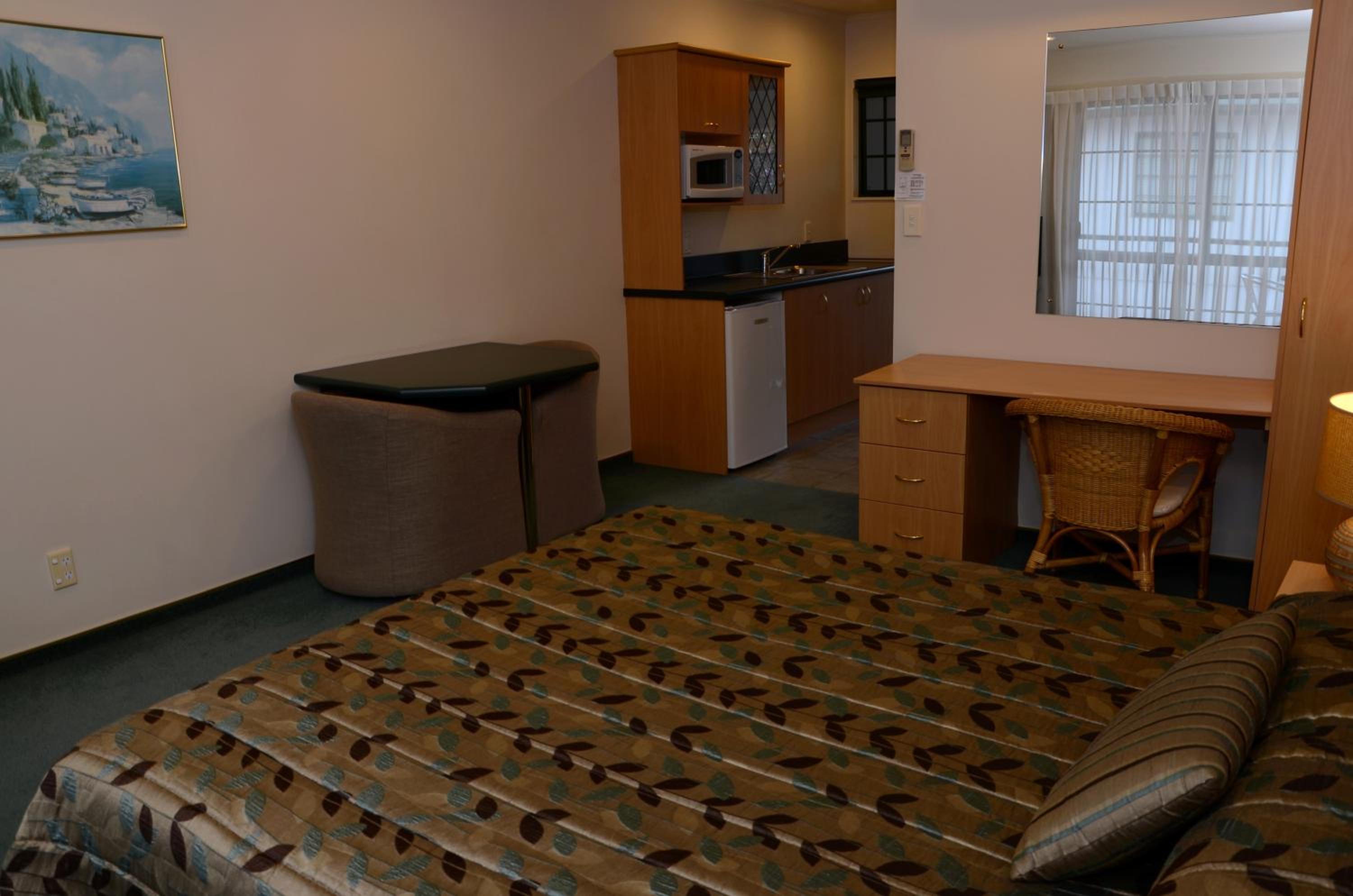 Deluxe King Studio with Spa Bath