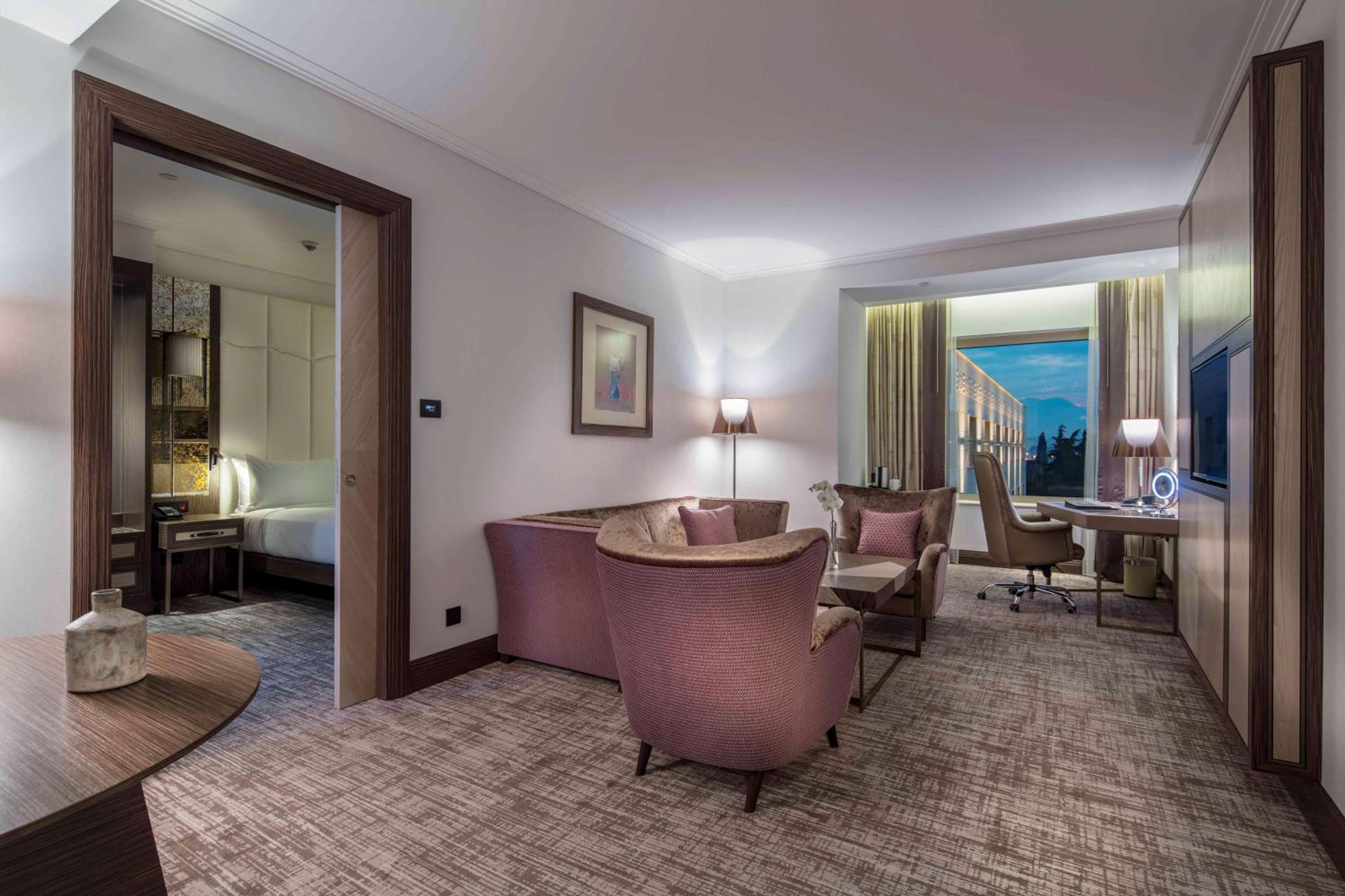 One-Bedroom King Suite