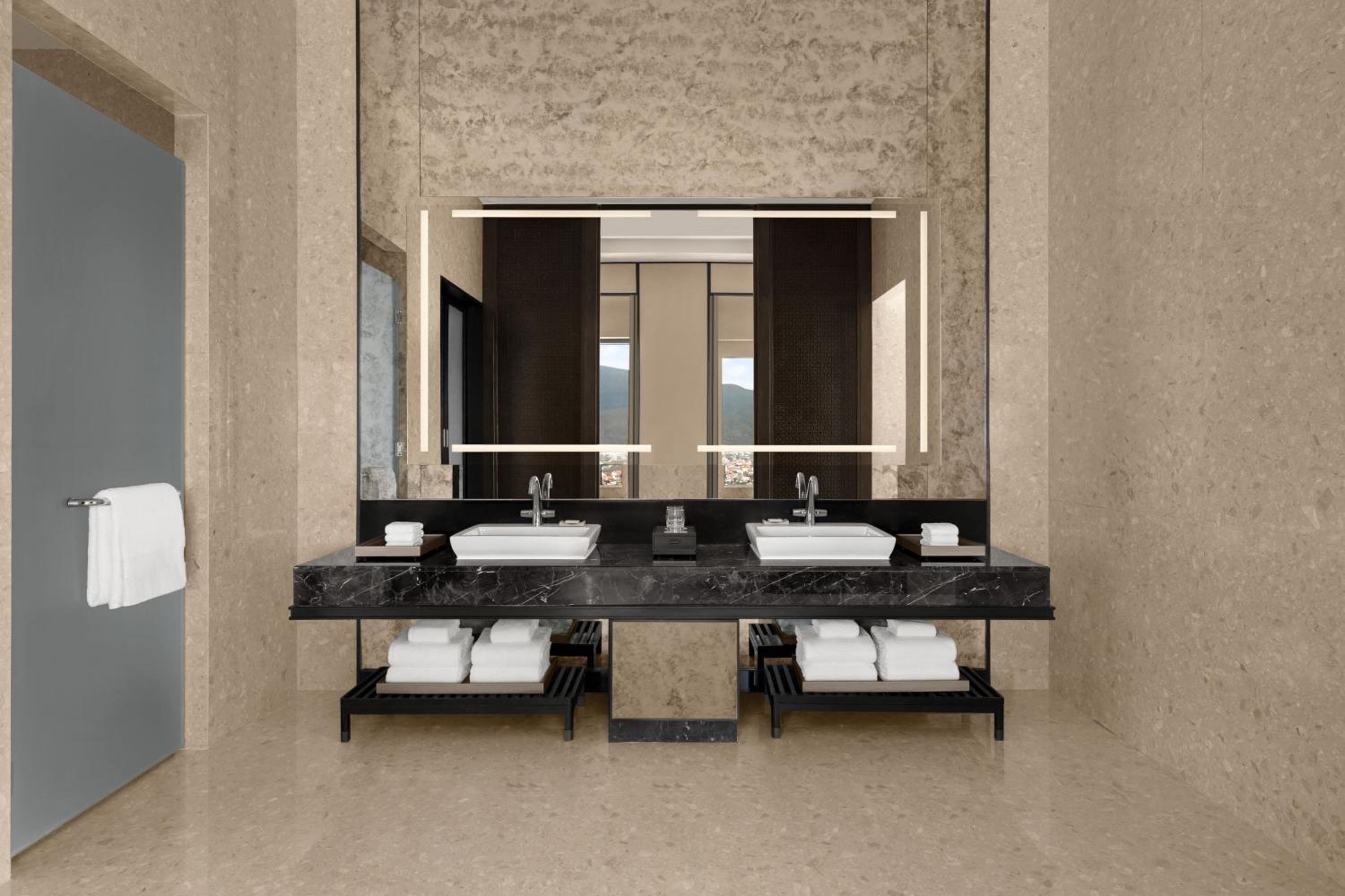 Royal Suite - 2 Bedroom - High Floor - Club Lounge Access - Mountain View