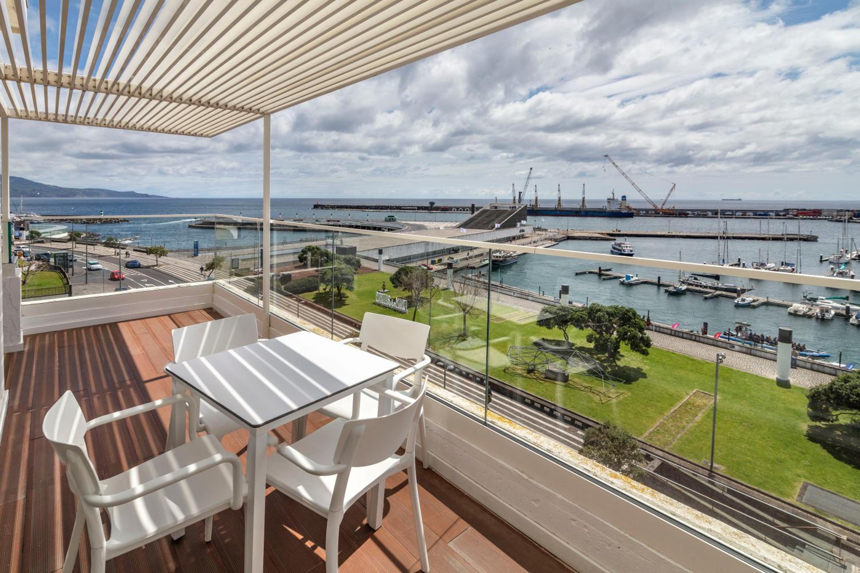 Superior Suite with Balcony and Sea View