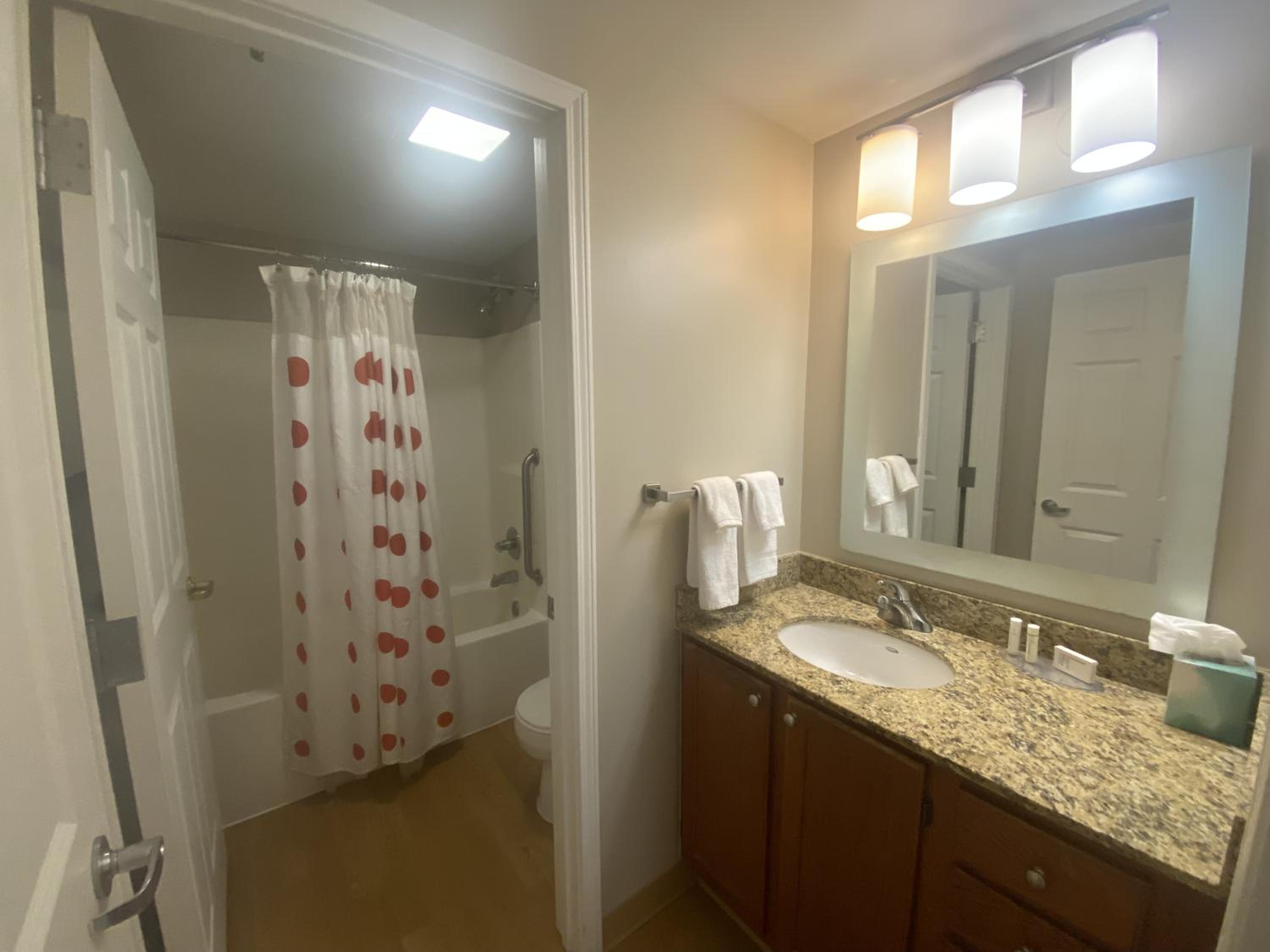 Queen Suite with Two Queen Beds - Non Smoking