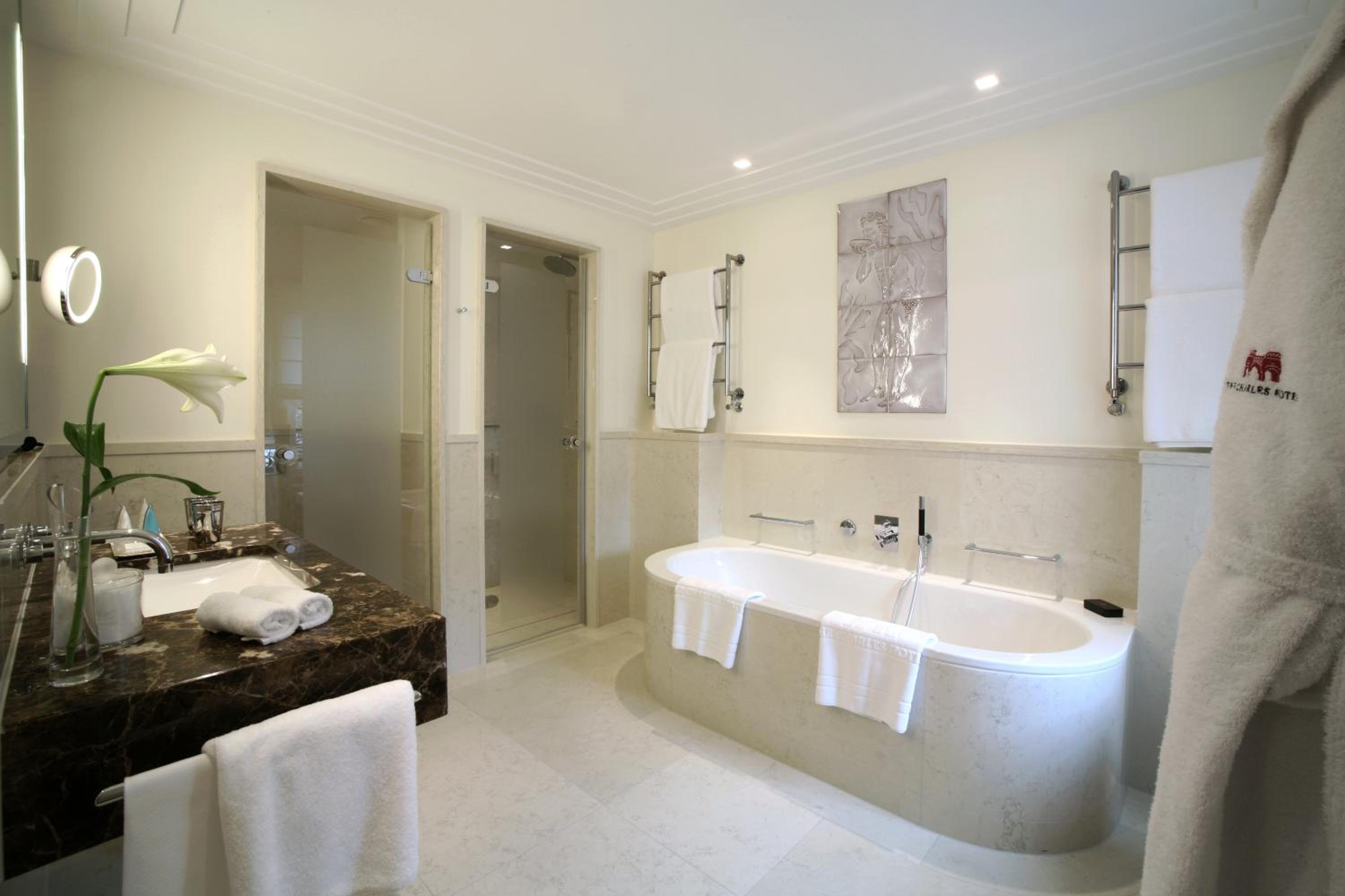 Signature Panoramic View Suite