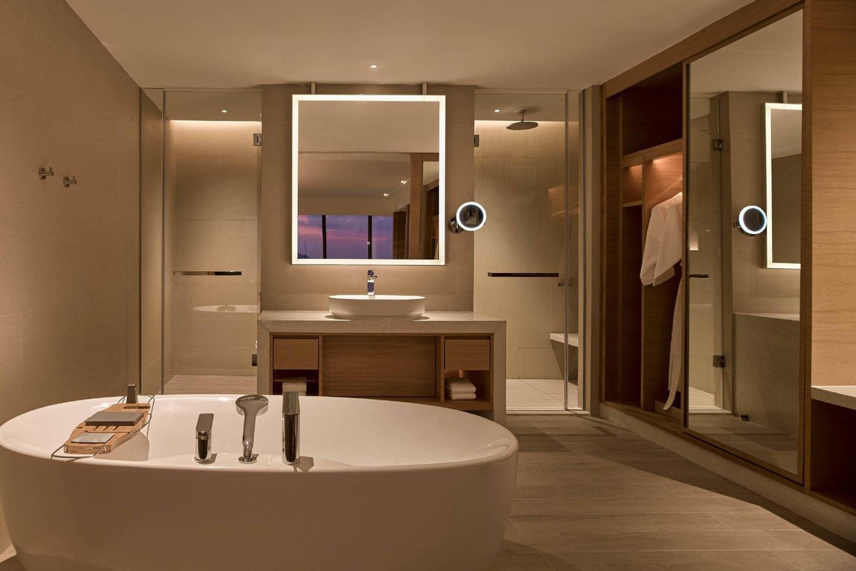 Executive Suite Room 