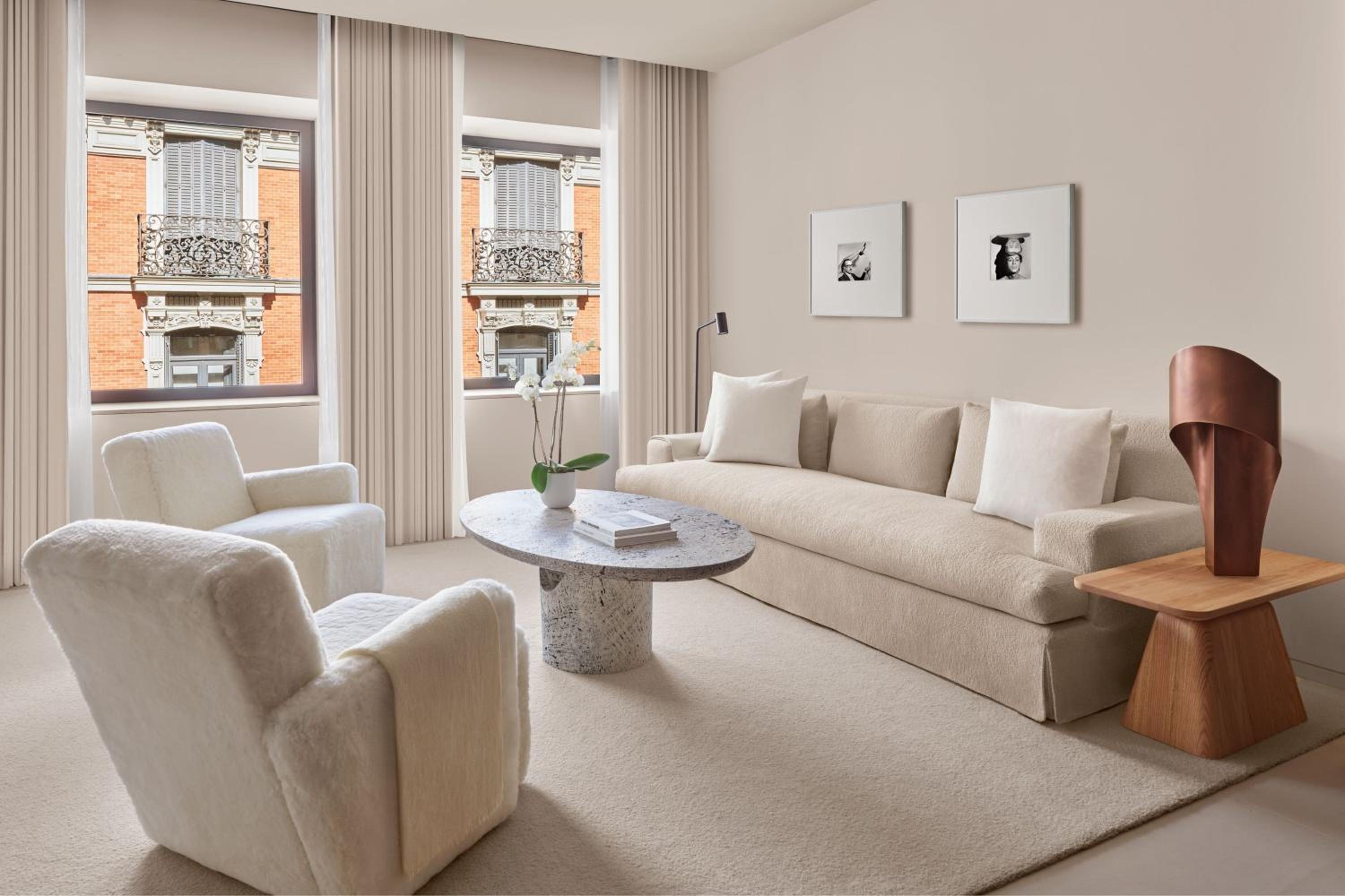 One-Bedroom Corner Suite with City View 