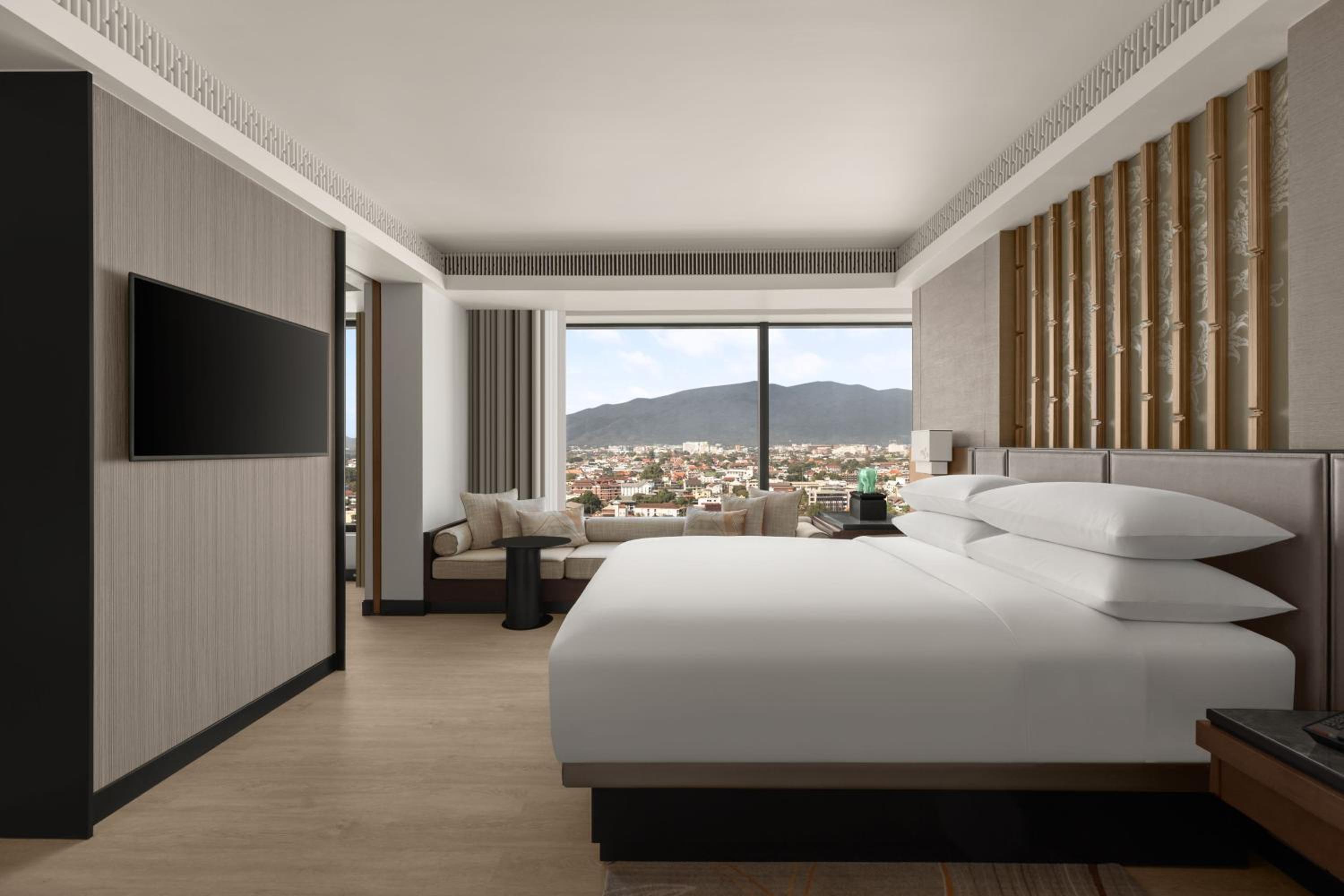 Executive Suite - King Bed - High Floor - Club Lounge Access