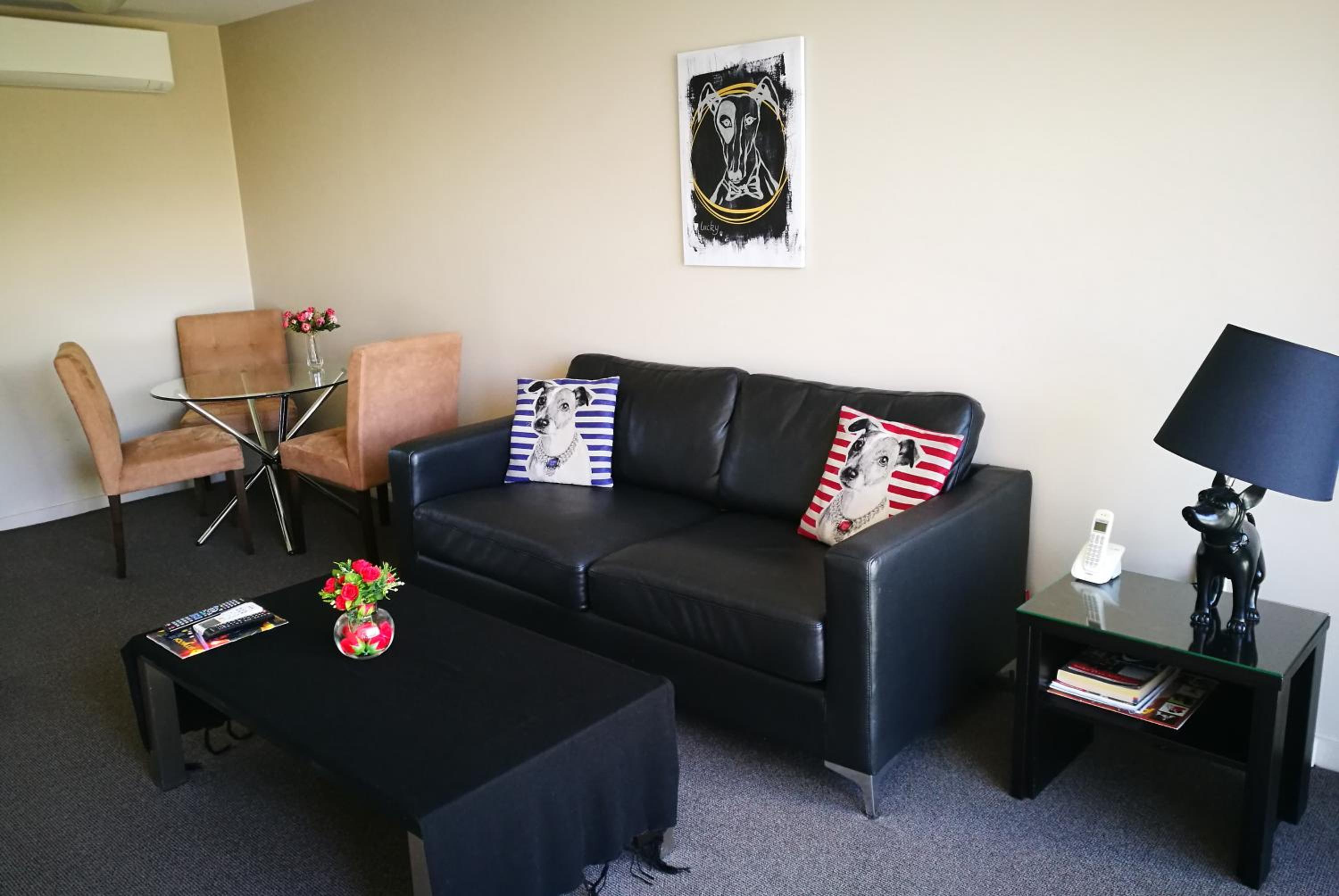 One-Bedroom King Suite