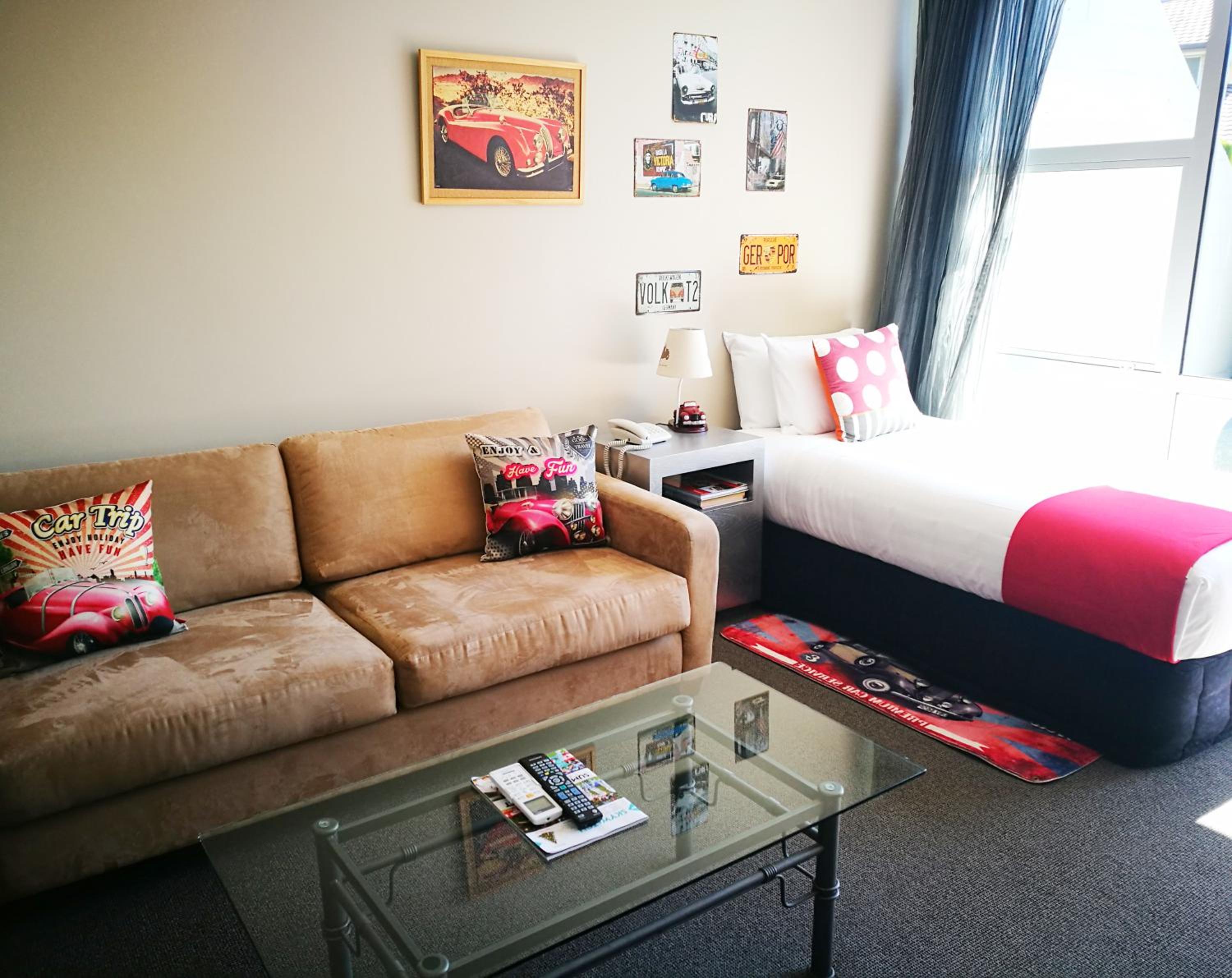 One-Bedroom King Suite