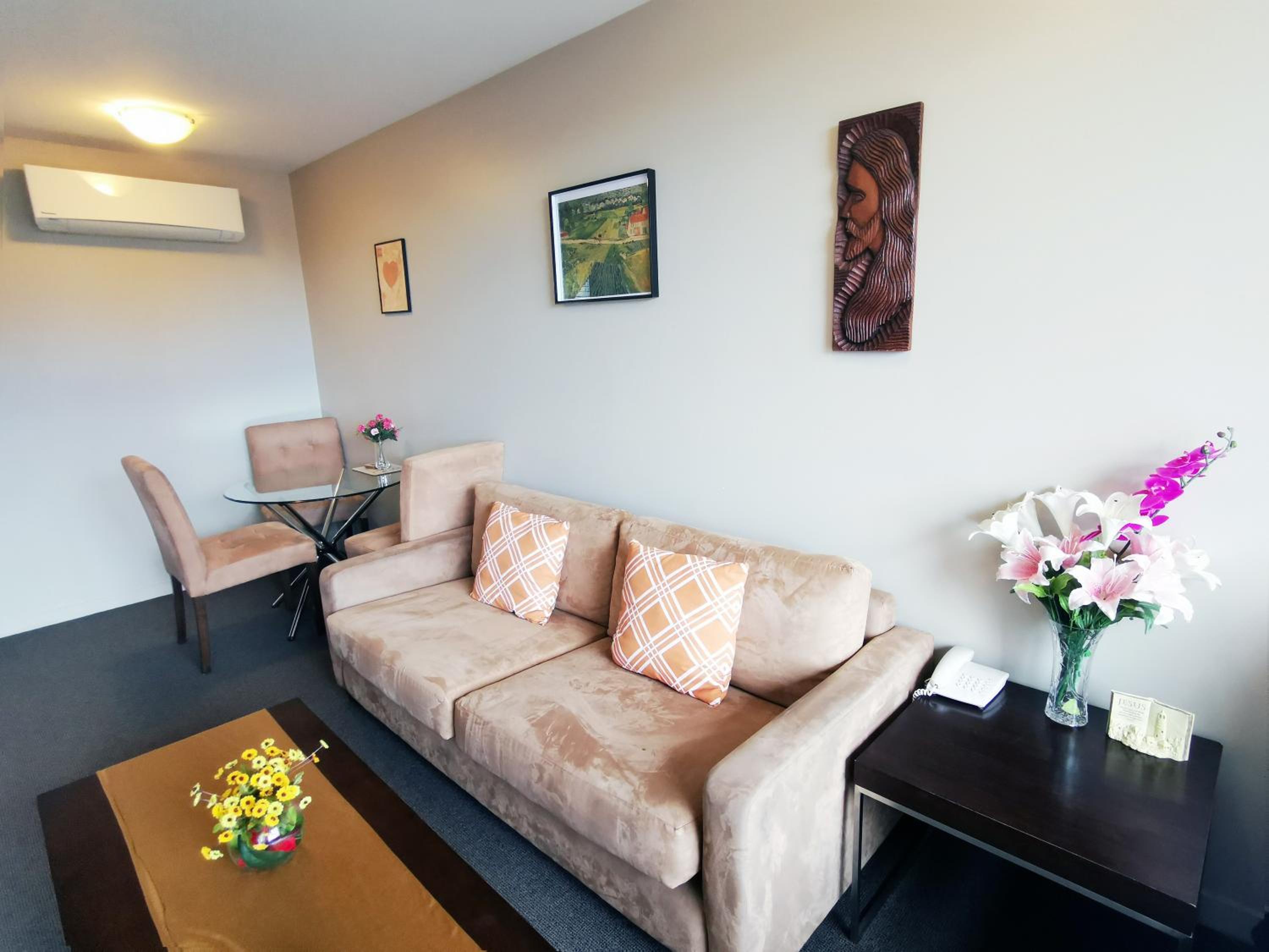 One-Bedroom King Suite