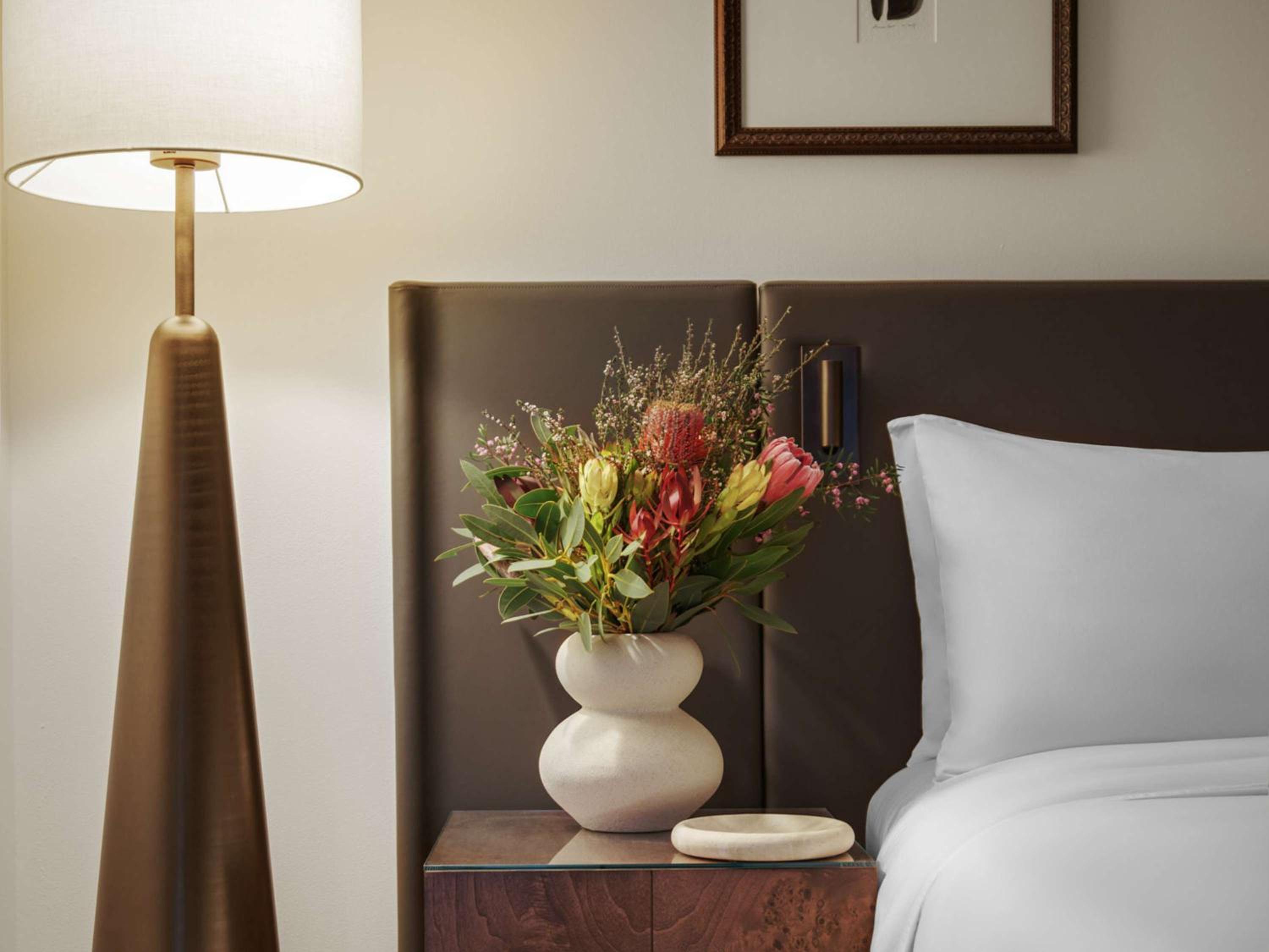 PRESTIGE SUITE, Club Sofitel Access, 1 King Size Bed, Separate Living Room